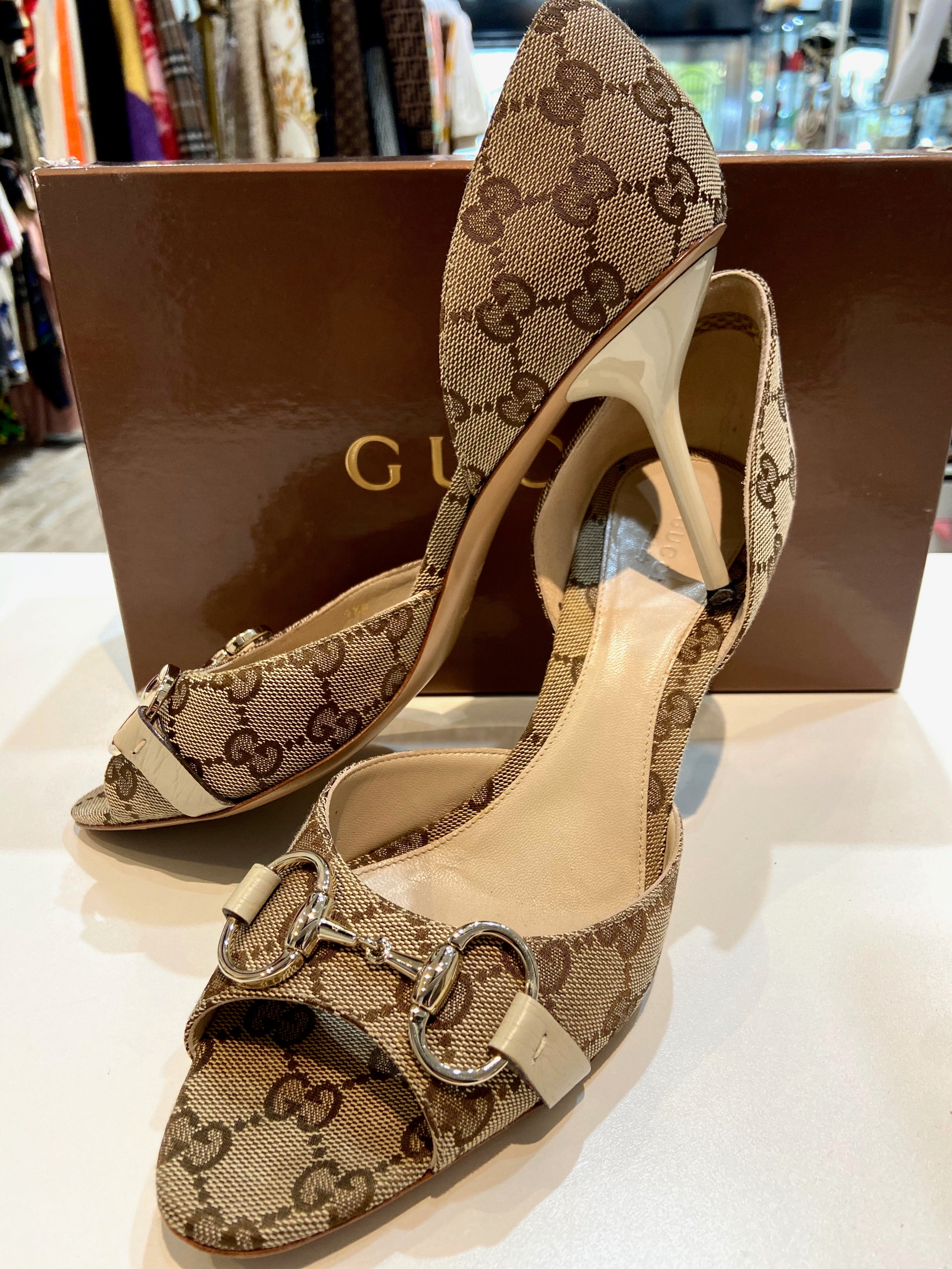 GUCCI GG HOLLYWOOD HORSEBIT D'ORSAY PEEP TOE PUMPS