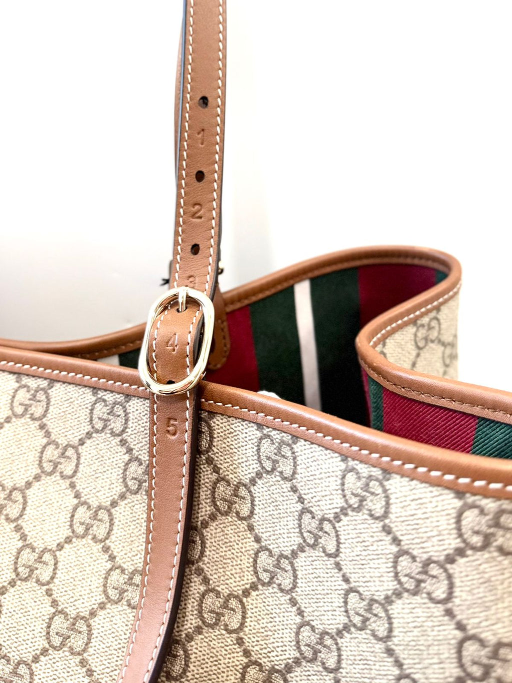 GUCCI GG MONOGRAM EMBLEM MAXI TOTE BAG