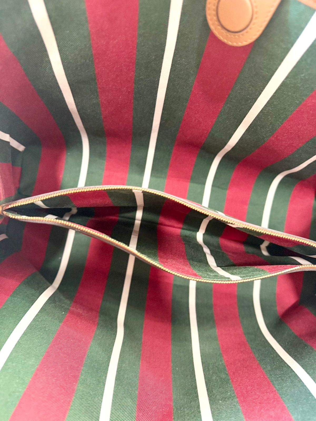 GUCCI GG MONOGRAM EMBLEM MAXI TOTE BAG