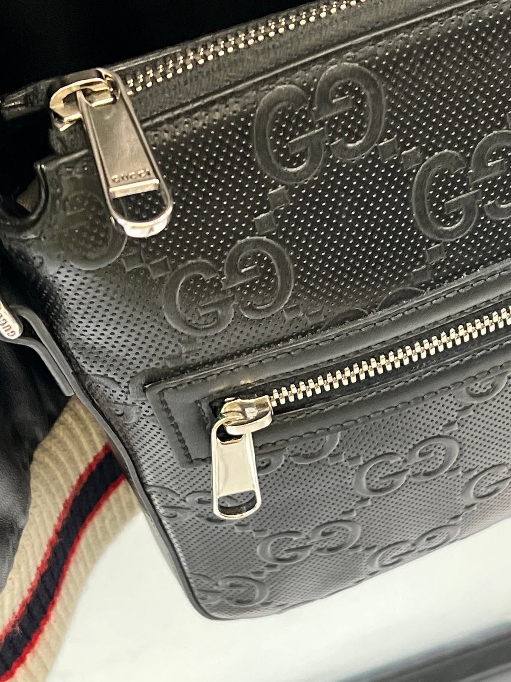 GUCCI GG EMBOSSED LEATHER SMALL MESSENGER BAG