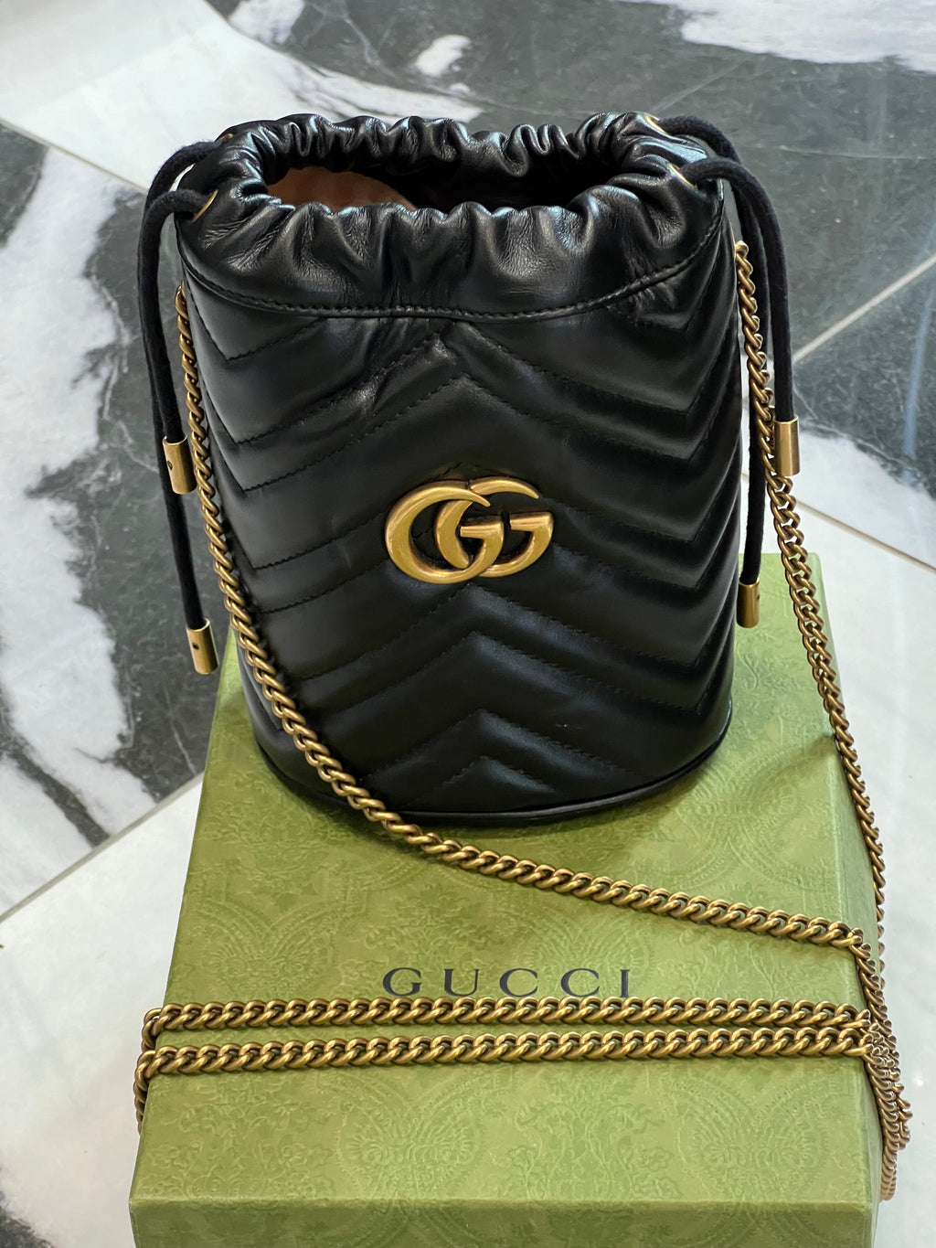 GUCCI GG MARMONT MINI BUCKET BAG