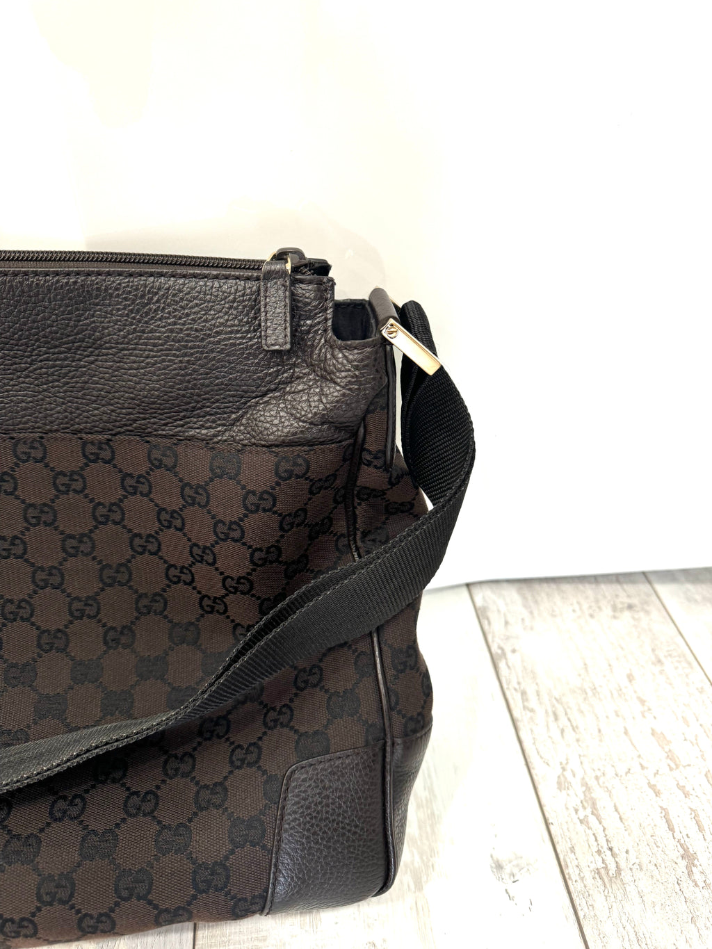 GUCCI GG MONOGRAM CANVAS LEATHER MESSENGER BAG