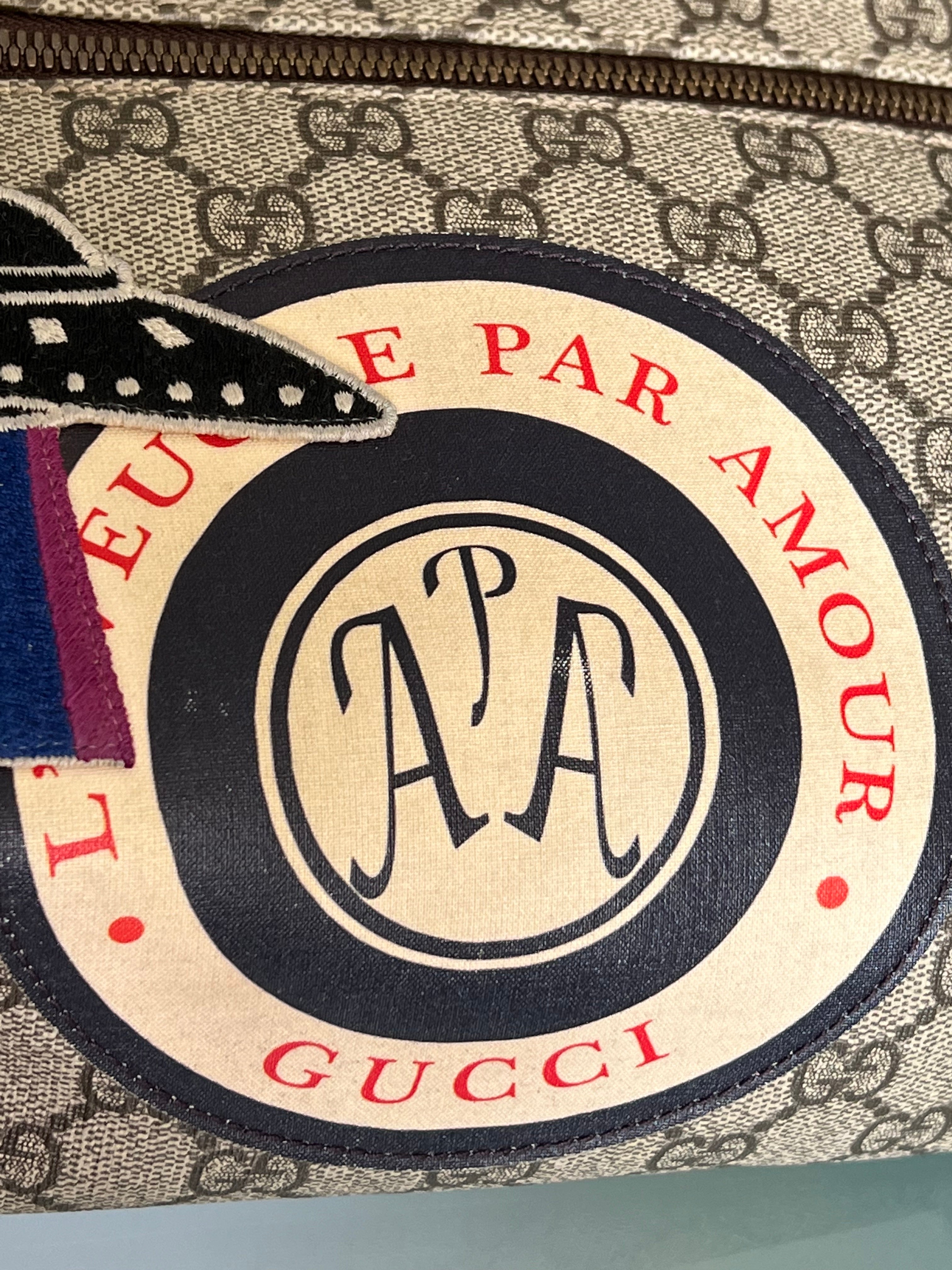 GUCCI GG SUPREME MONOGRAM COURRIER BELT BAG