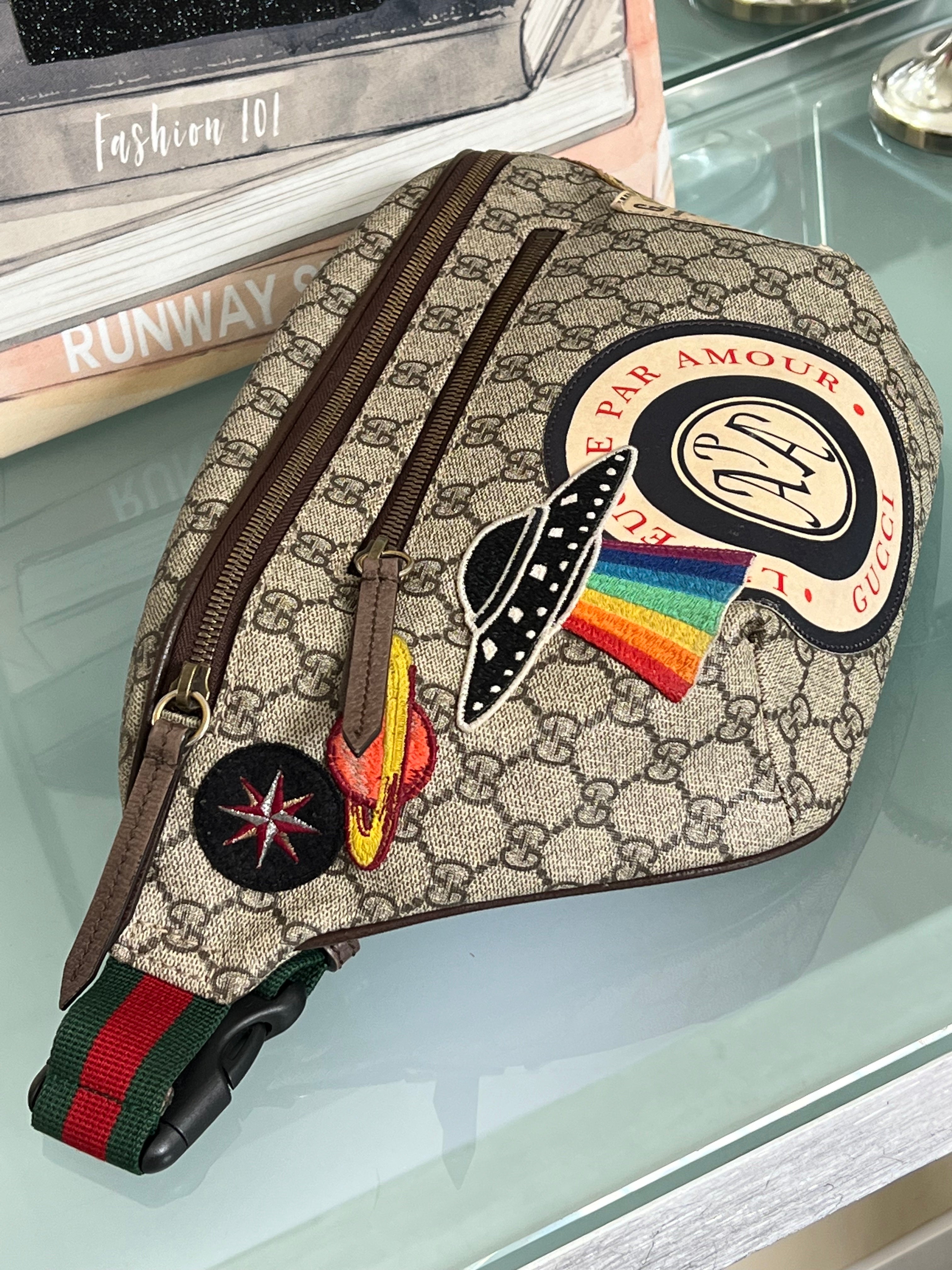 GUCCI GG SUPREME MONOGRAM COURRIER BELT BAG