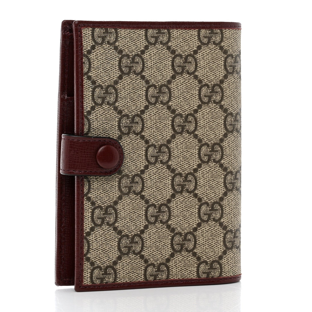 GUCCI GG SUPREME INTERLOCKING G PASSPORT COVER
