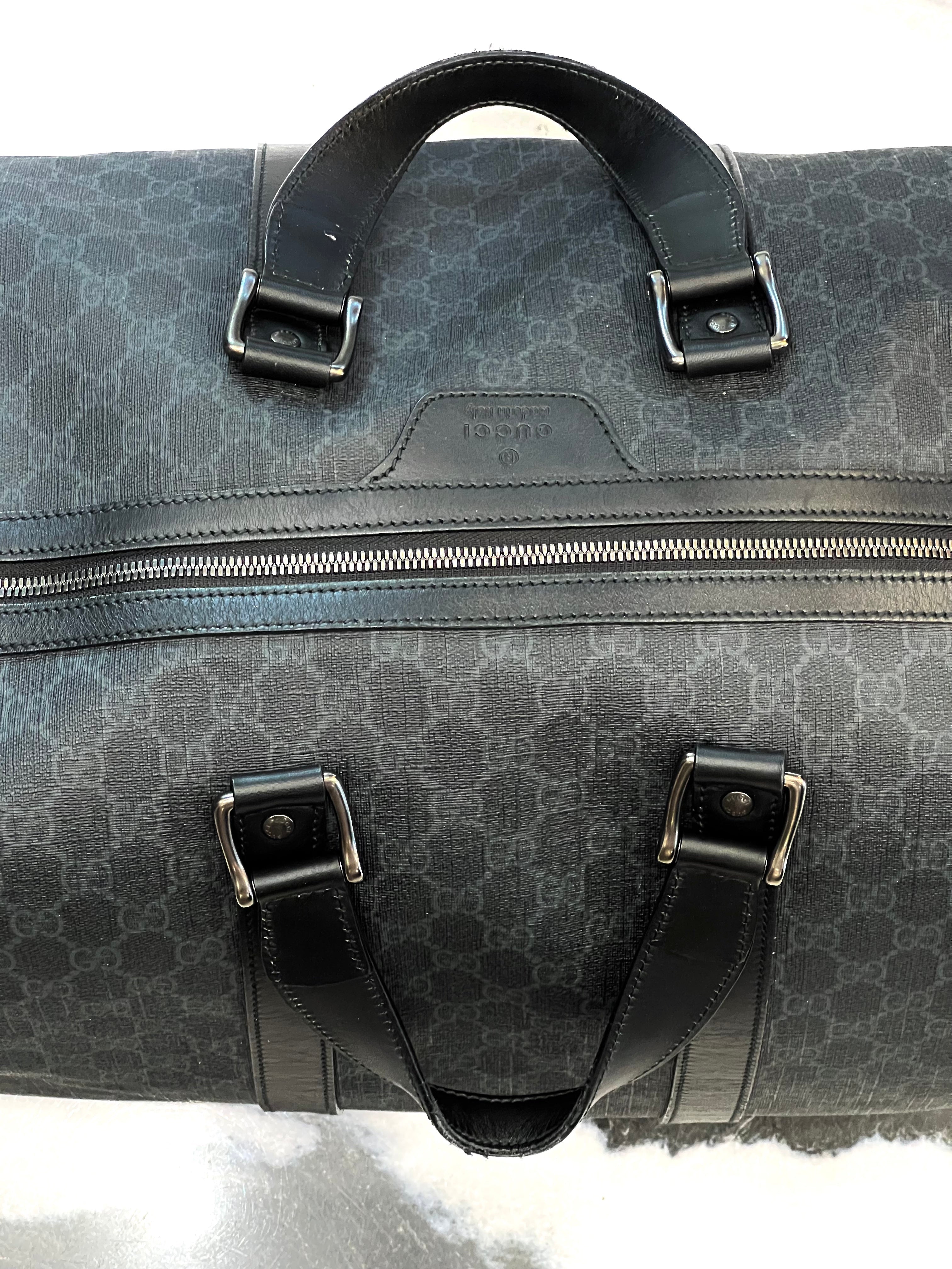 GUCCI GG SUPREME MONOGRAM MEDIUM CARRY-ON DUFFLE BAG