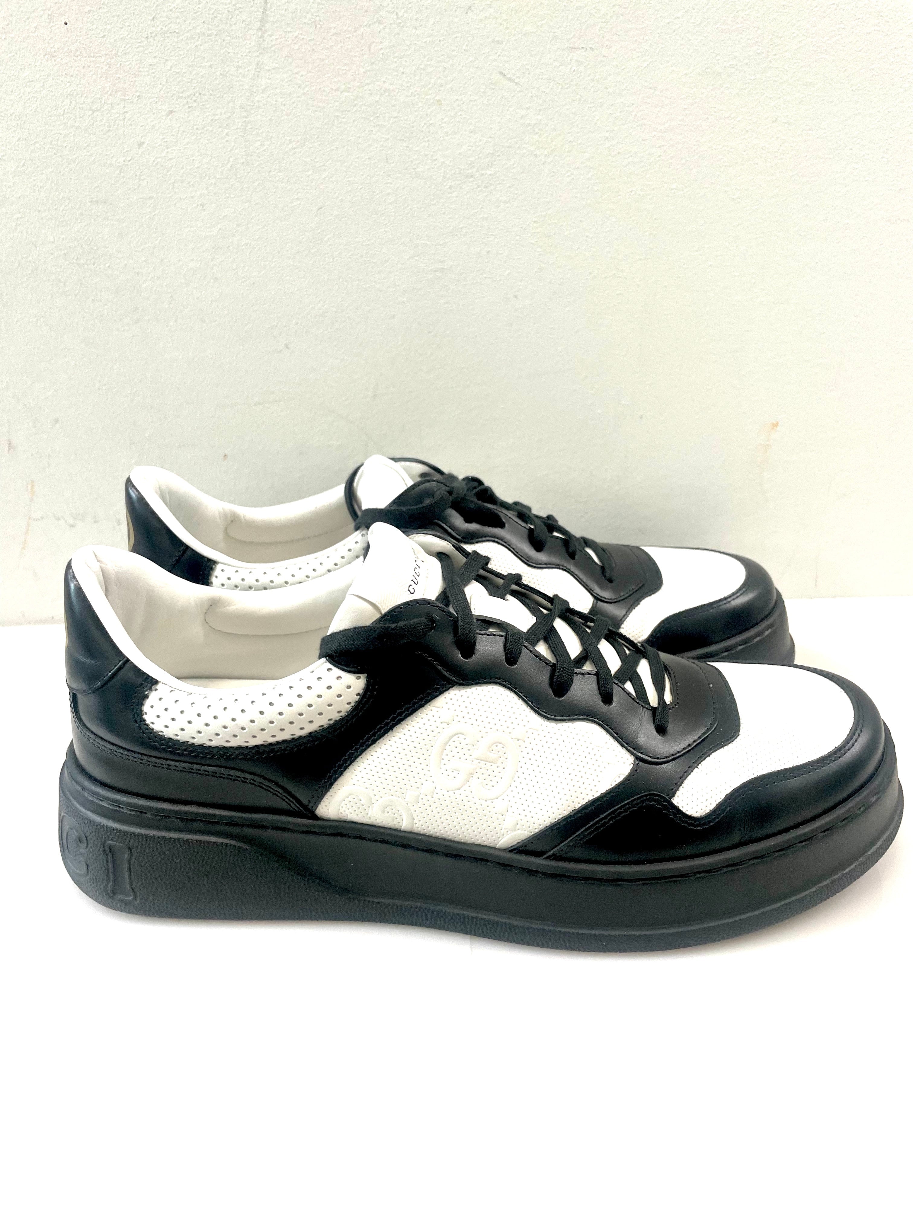 GUCCI GG EMBOSSED LOW-TOP LEATHER SNEAKERS
