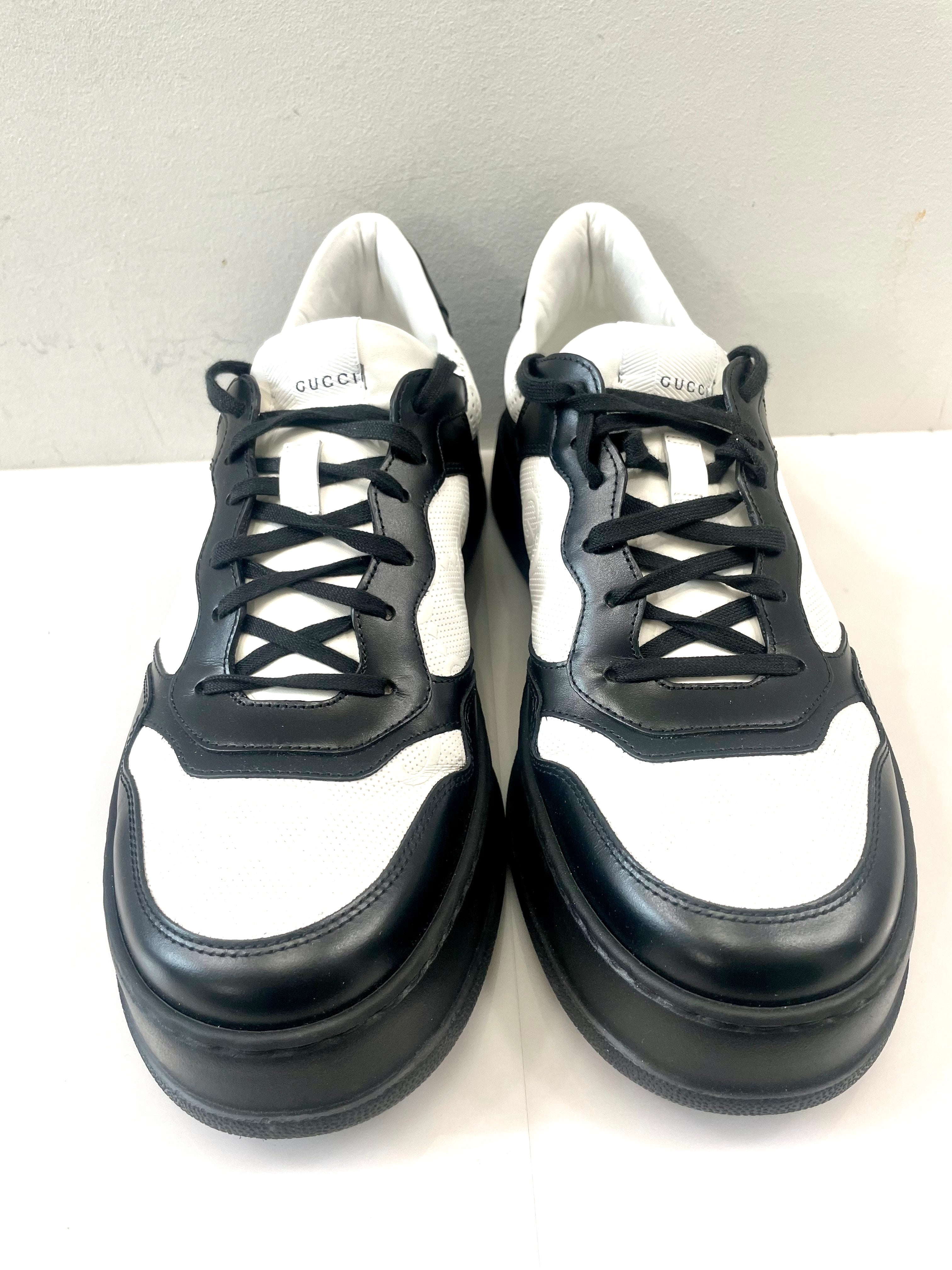 GUCCI GG EMBOSSED LOW-TOP LEATHER SNEAKERS