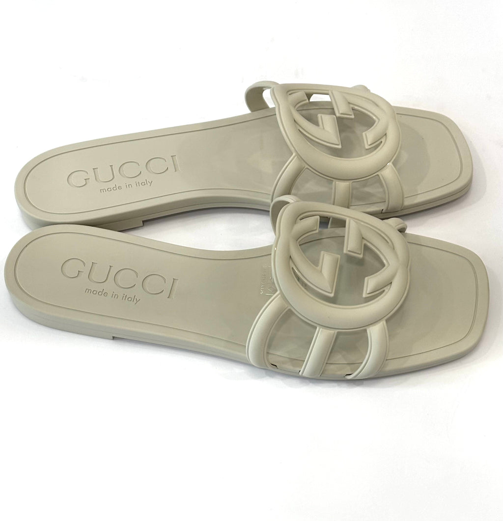 GUCCI INTERLOCKING G RUBBER SLIDE SANDALS