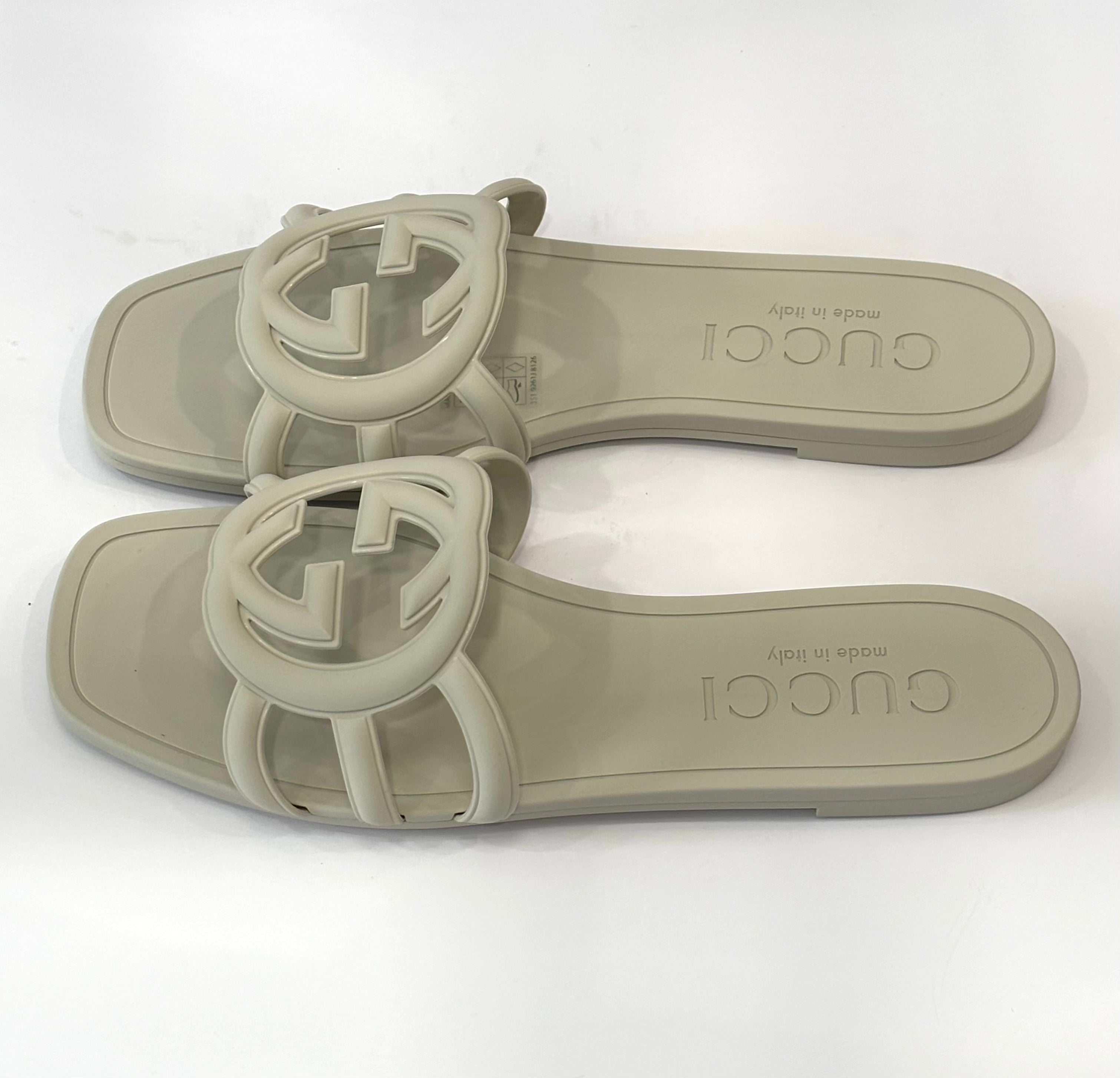 GUCCI INTERLOCKING G RUBBER SLIDE SANDALS