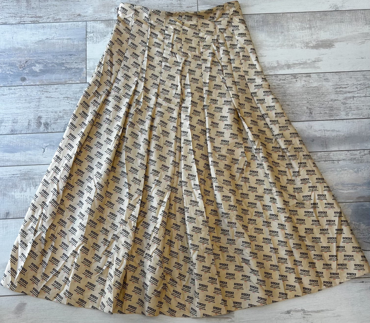 GUCCI INVITE STAMP PRINT SILK PLEATED MIDI SKIRT