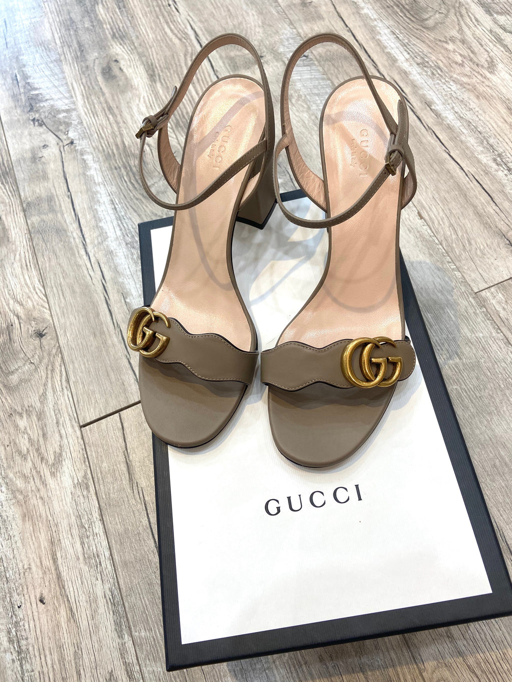 GUCCI CALFSKIN LEATHER LIFLORD GG MARMONT SANDALS