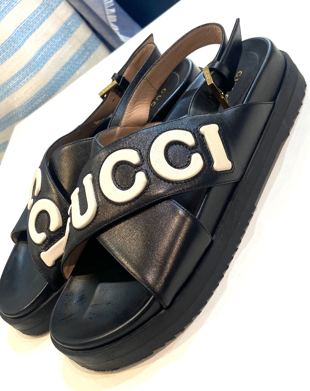 GUCCI LOGO APPLIQUE CROSSOVER CALFSKIN LEATHER SLINGBACK SANDALS