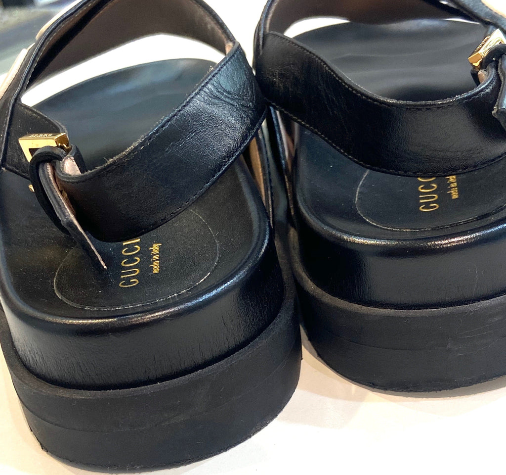 GUCCI LOGO APPLIQUE CROSSOVER CALFSKIN LEATHER SLINGBACK SANDALS