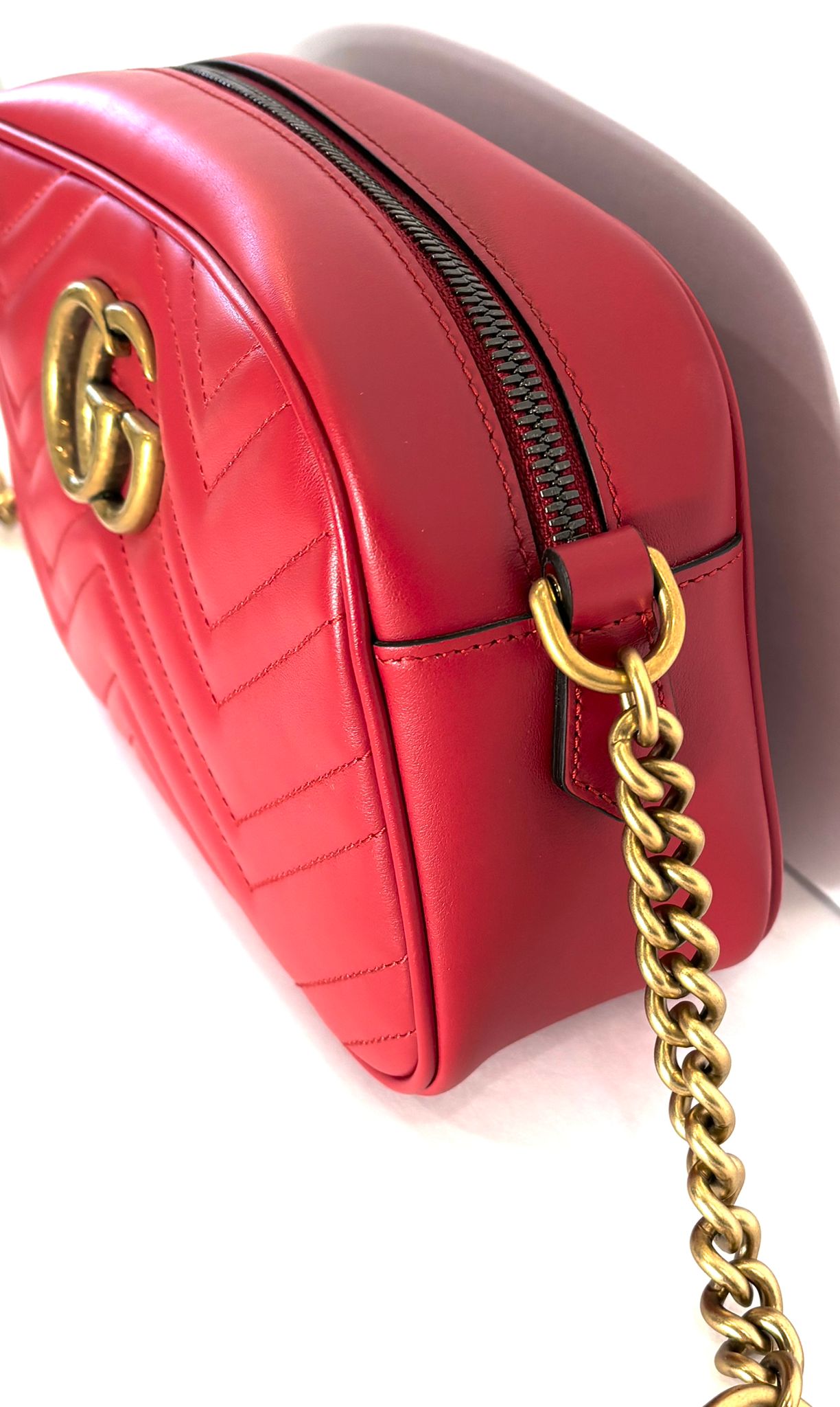 GUCCI GG MARMONT SMALL MATELASSÉ CALFSKIN LEATHER CAMERA BAG