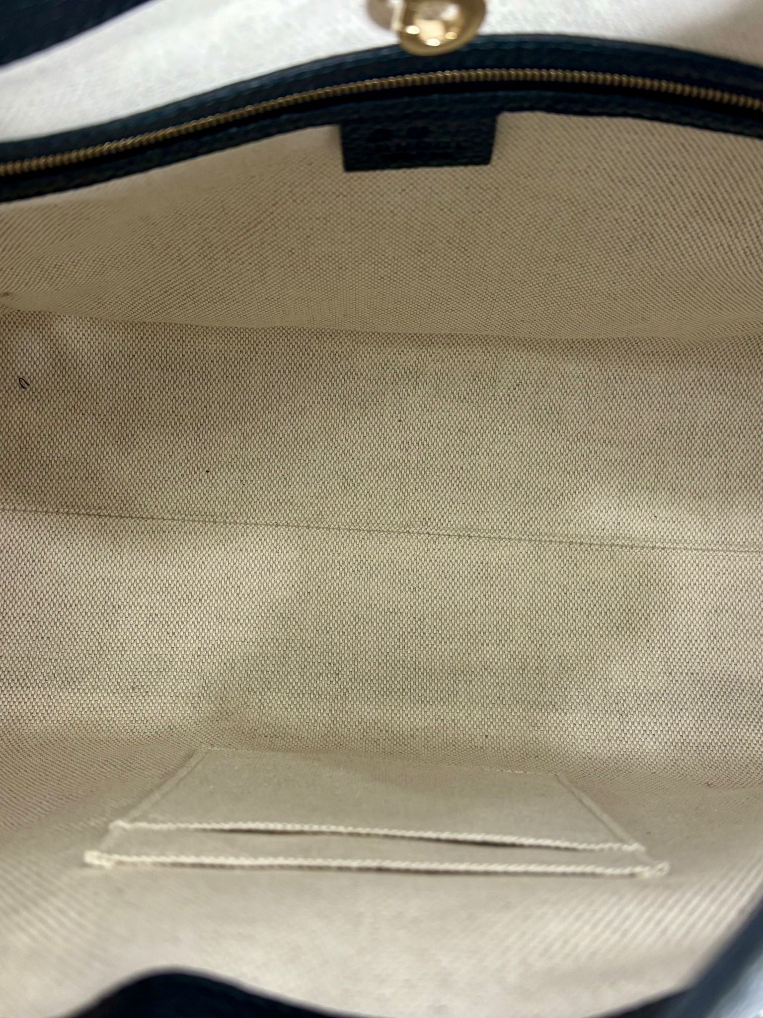 GUCCI PEBBLED CALFSKIN LEATHER MEDIUM SOHO CHAIN BAG