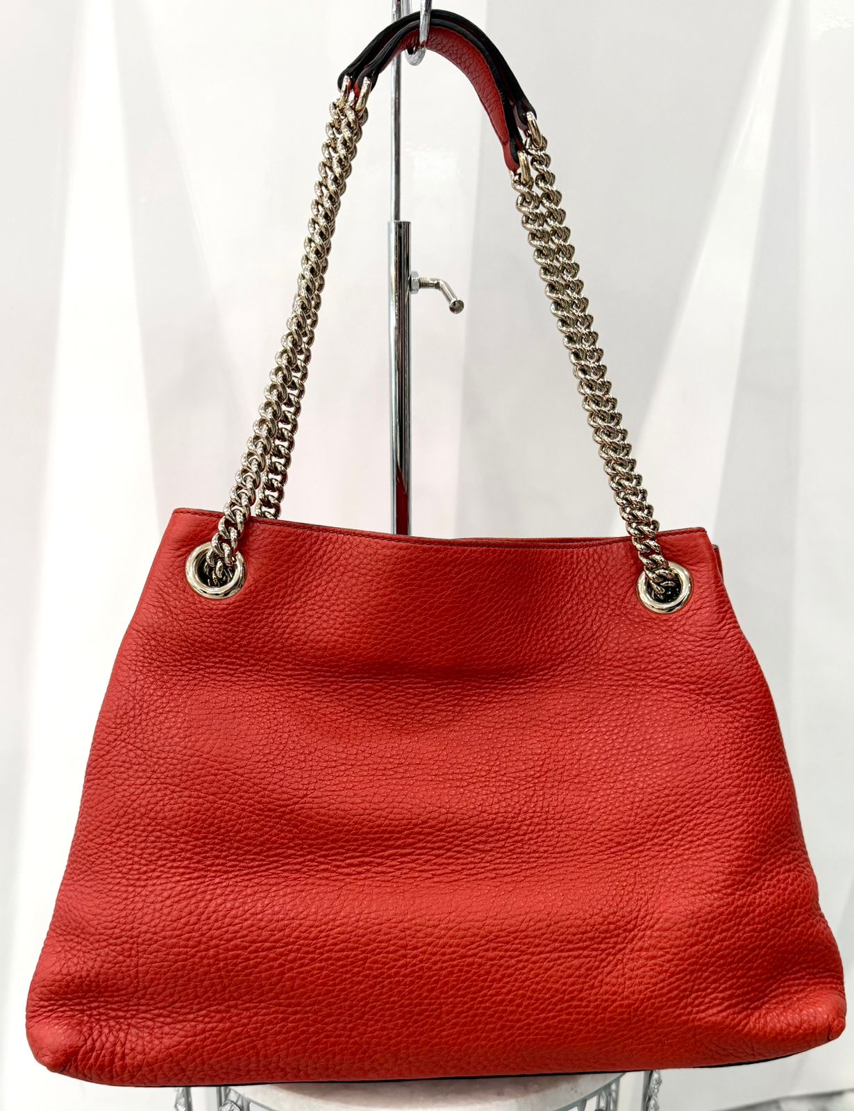 GUCCI PEBBLED CALFSKIN MEDIUM SOHO CHAIN TOTE BAG