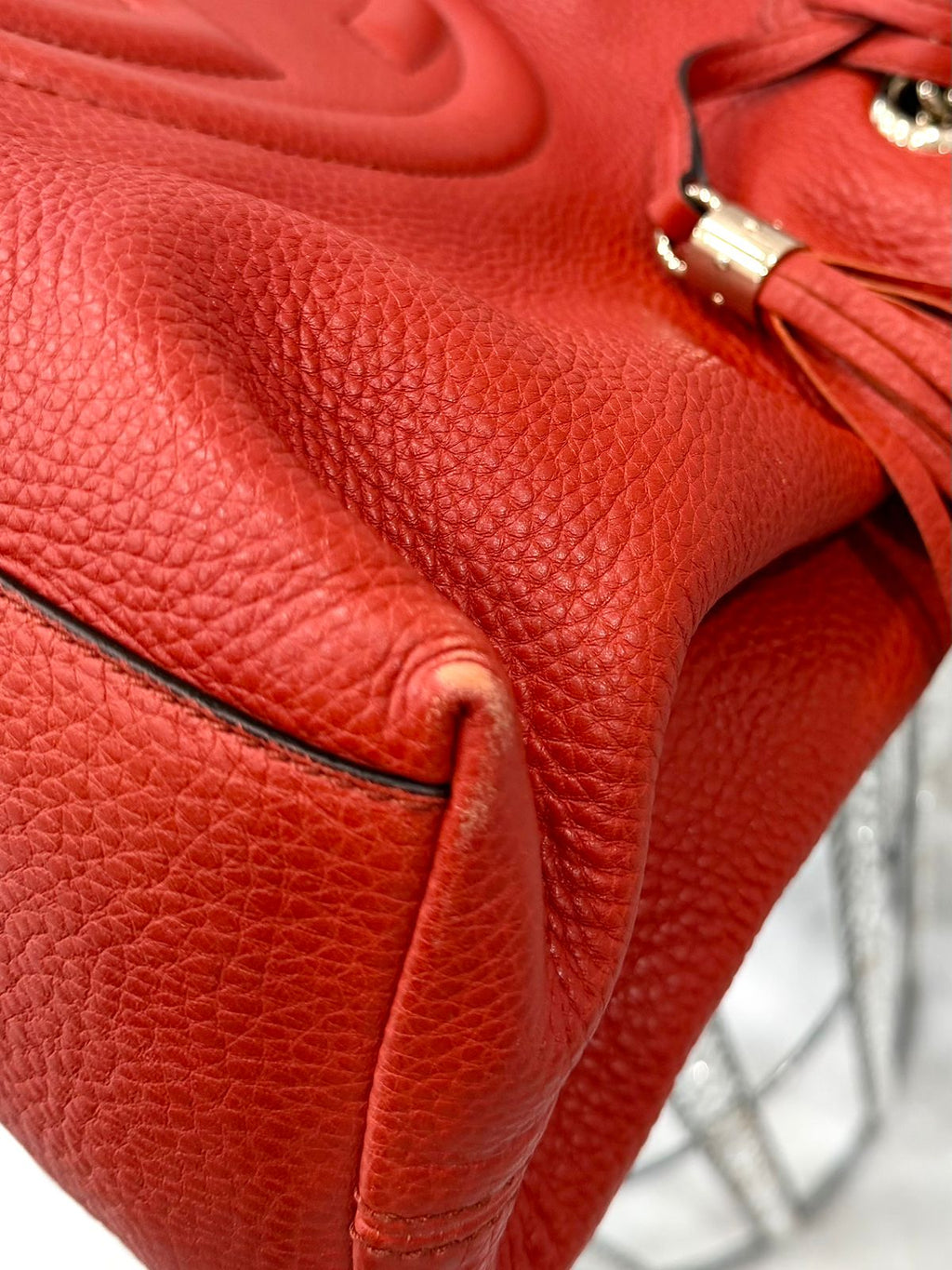 GUCCI PEBBLED CALFSKIN MEDIUM SOHO CHAIN TOTE BAG