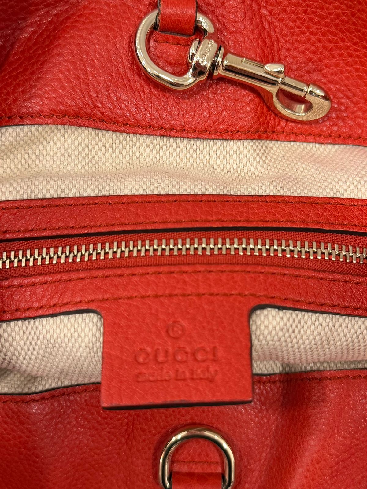 GUCCI PEBBLED CALFSKIN MEDIUM SOHO CHAIN TOTE BAG