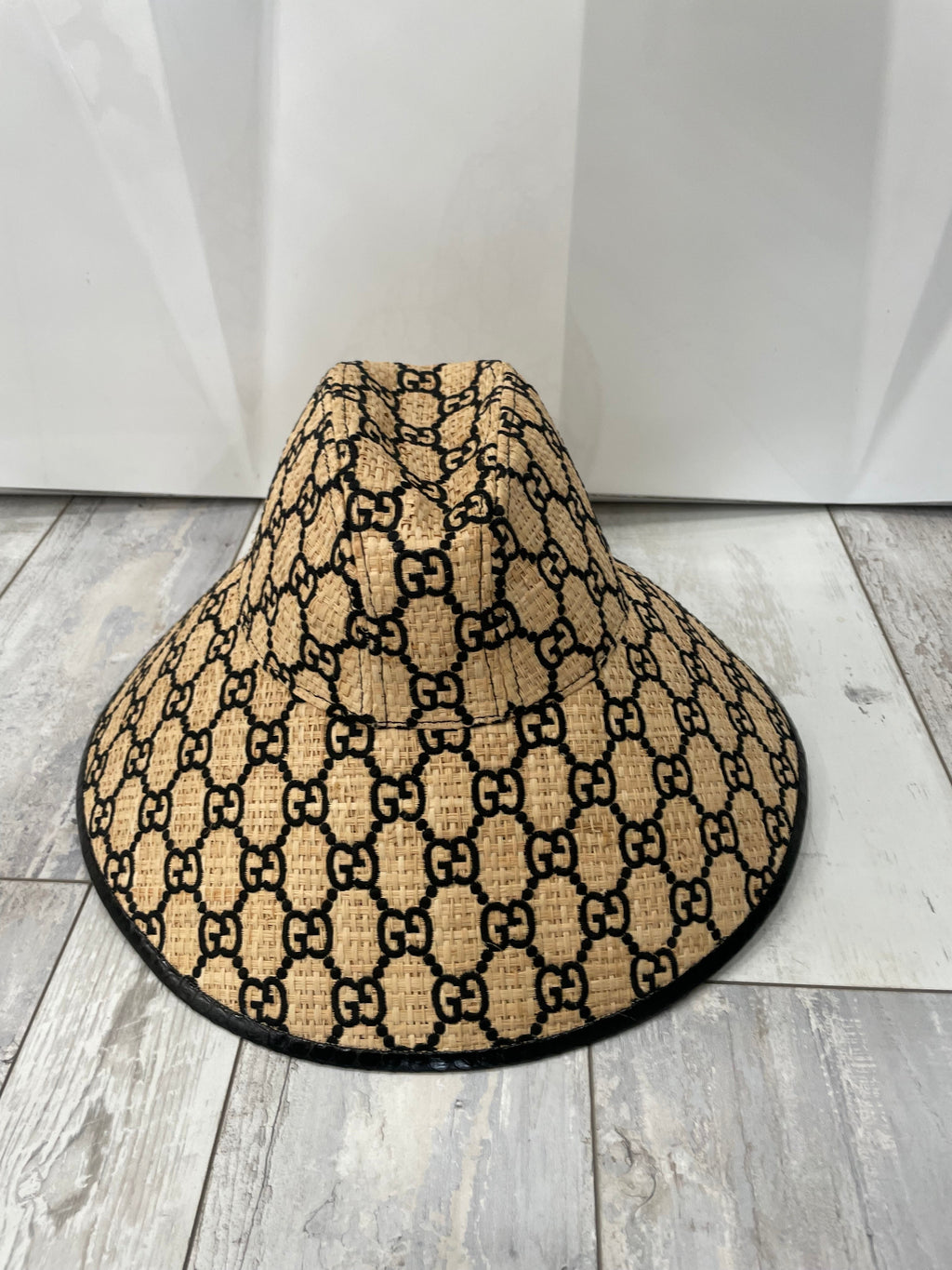GUCCI RAFFIA ELAPHE GG MONOGRAM EMBROIDERED WIDE BRIM HAT