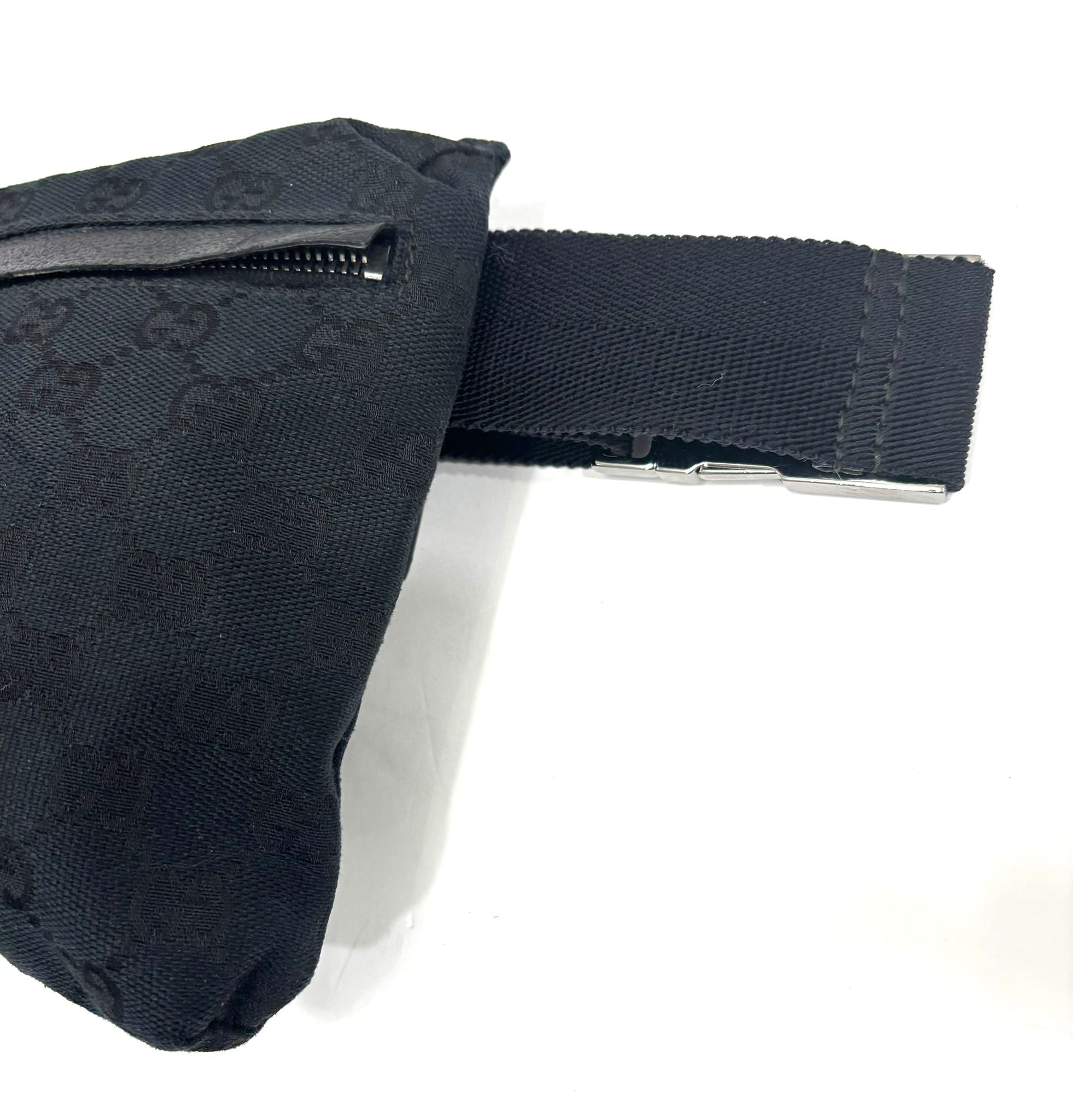 GUCCI GG SUPREME DOUBLE POCKET BELT BAG