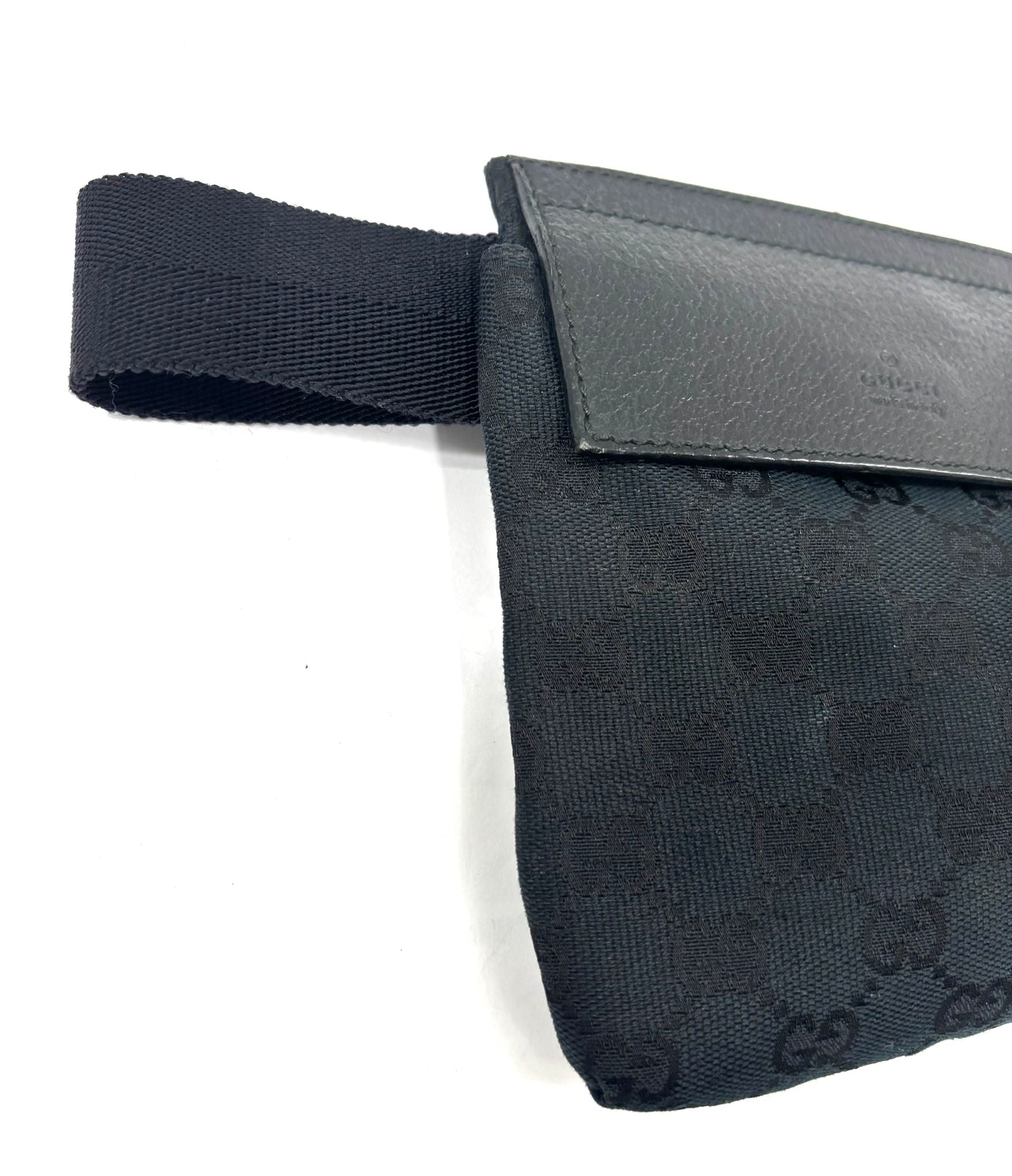 GUCCI GG SUPREME DOUBLE POCKET BELT BAG