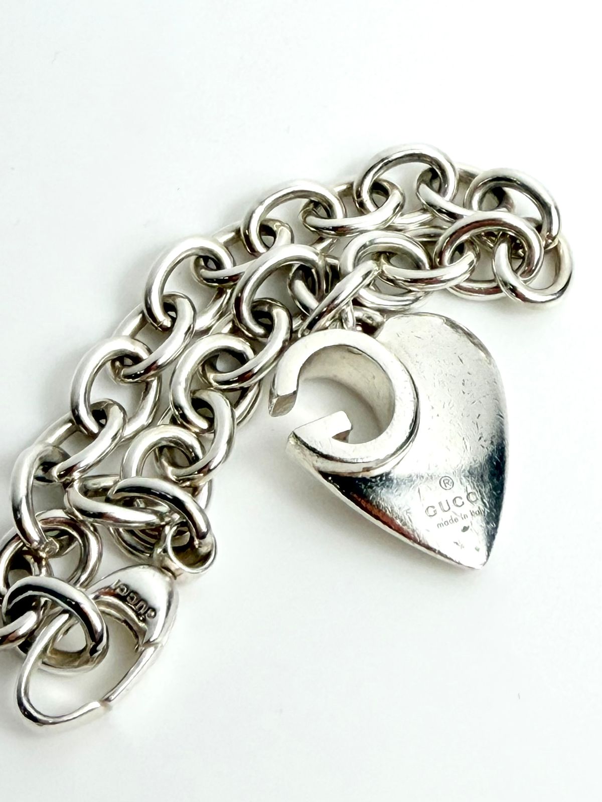 GUCCI GG CUTOUT HEART CHARM STERLING SILVER BRACELET