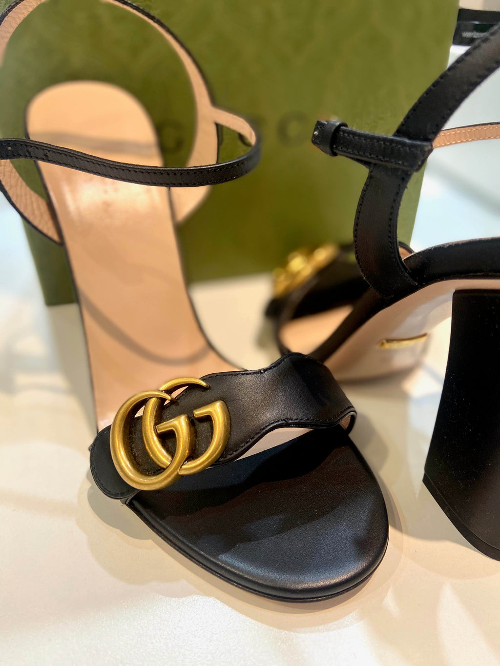 GUCCI GG LEATHER BLOCK HEEL SANDALS