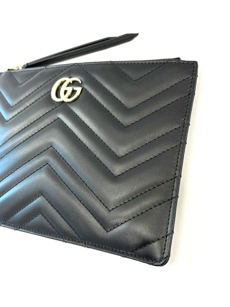 GUCCI GG MARMONT SMALL MATELASSE CALFSKIN LEATHER WRISTLET CLUTCH