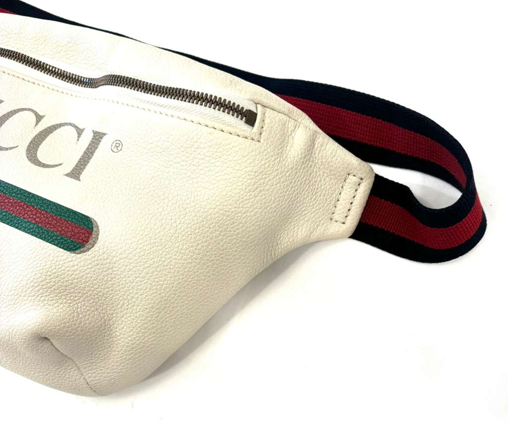 GUCCI GRAINED CALFSKIN LEATHER SMALL LOGO BELT BAG