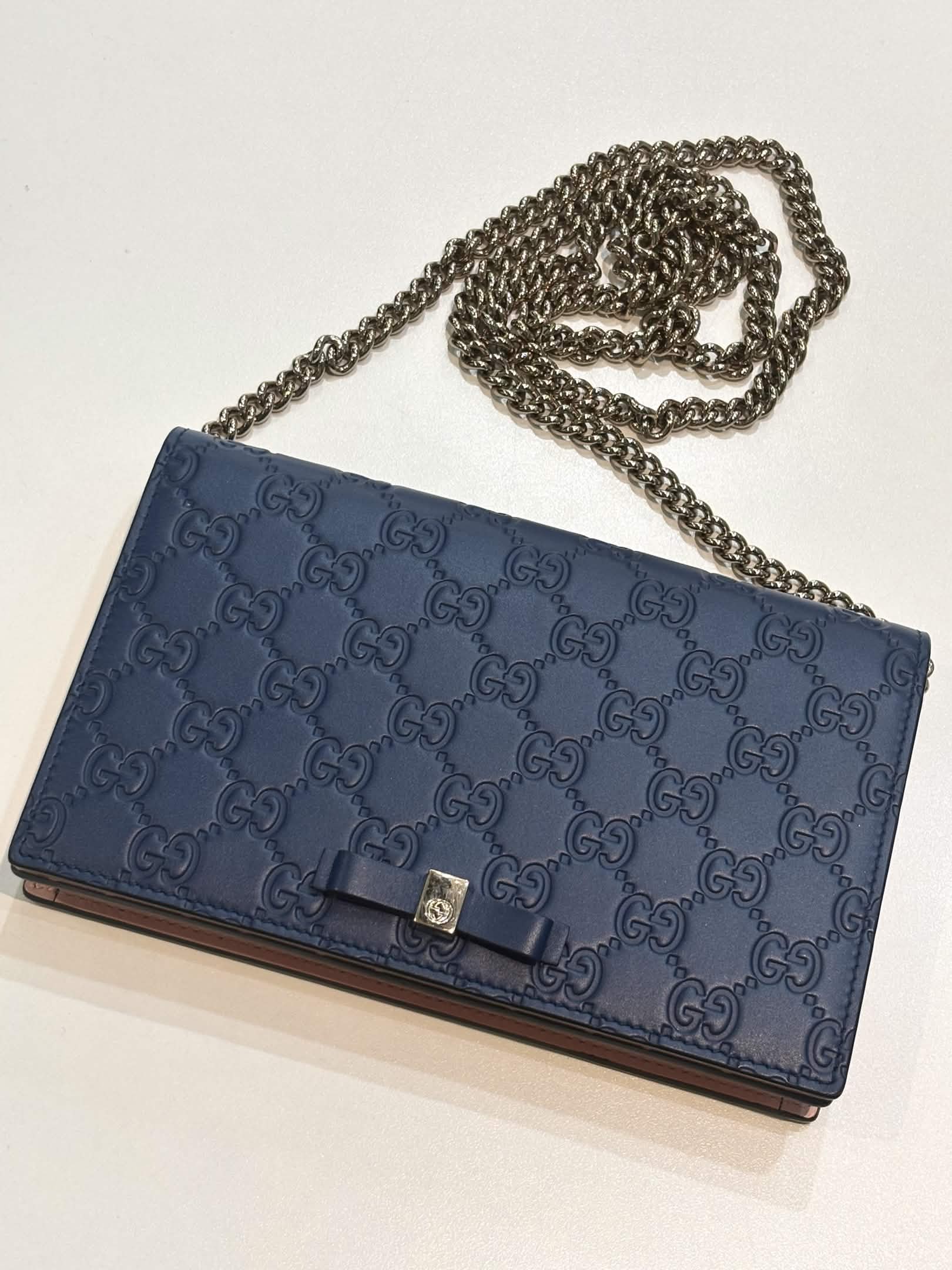 GUCCI GUCCISSIMA BOW SIGNATURE WALLET ON CHAIN