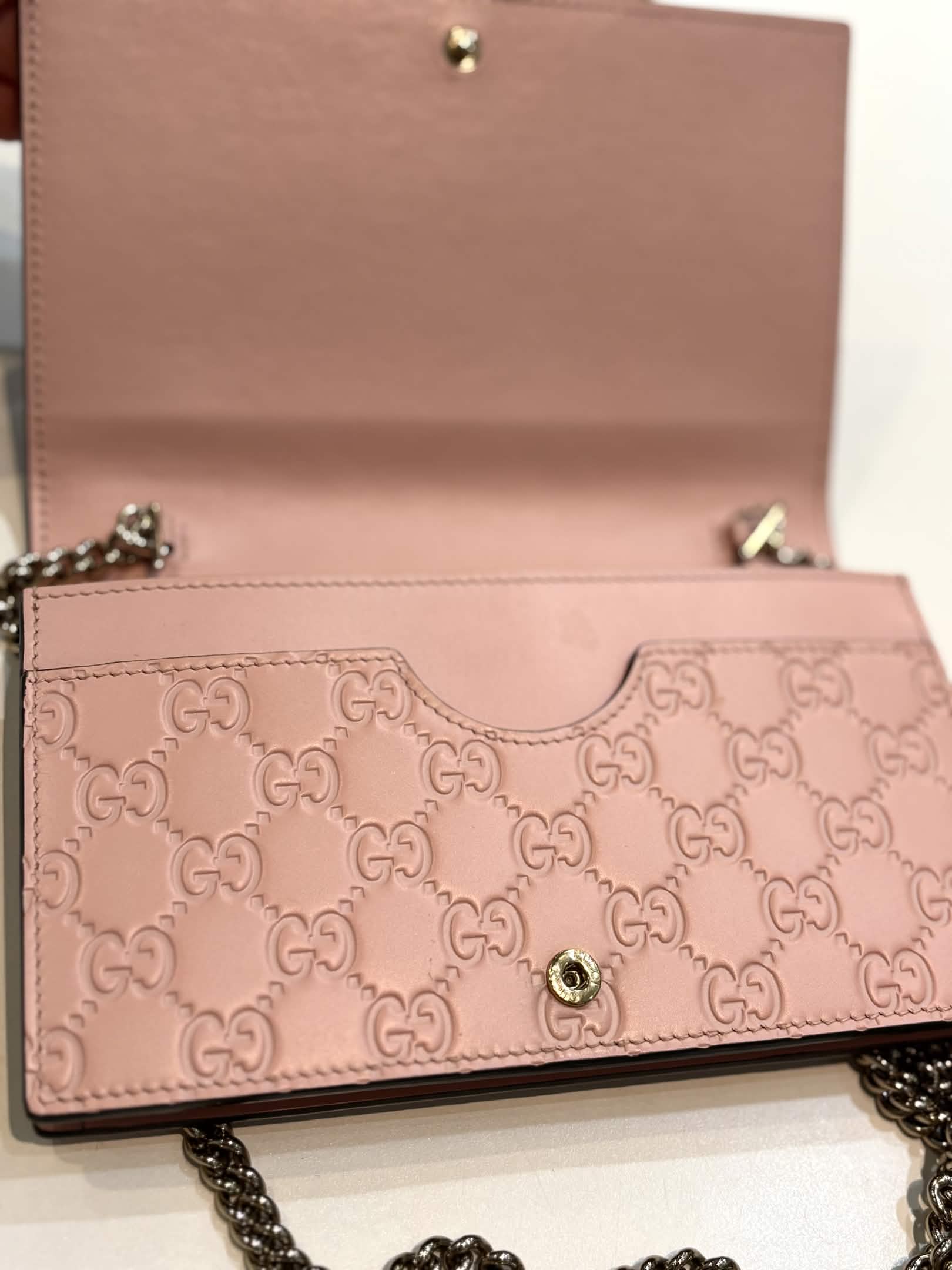 GUCCI GUCCISSIMA BOW SIGNATURE WALLET ON CHAIN