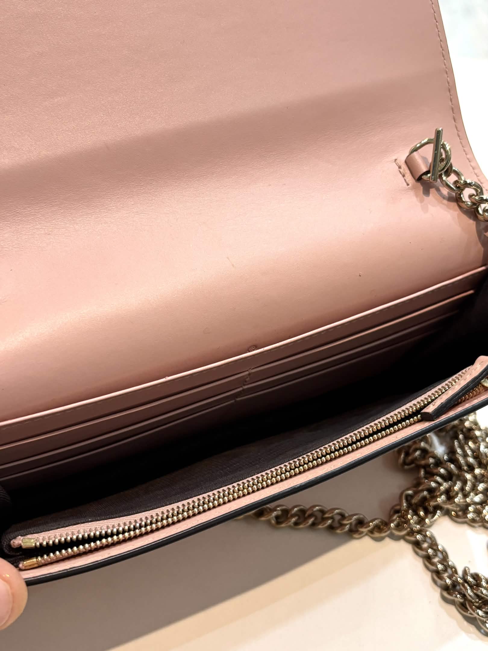 GUCCI GUCCISSIMA BOW SIGNATURE WALLET ON CHAIN