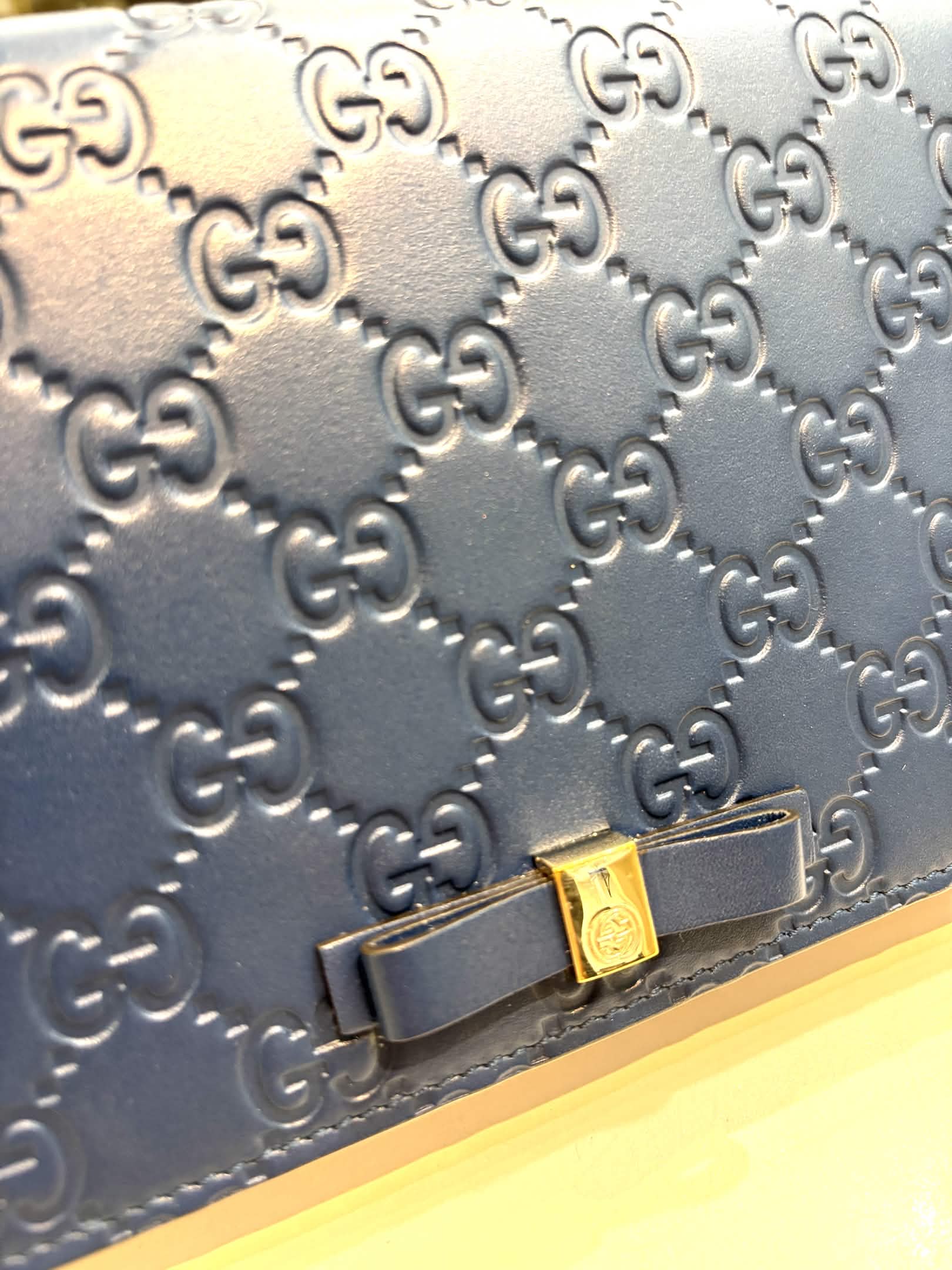 GUCCI GUCCISSIMA BOW SIGNATURE WALLET ON CHAIN