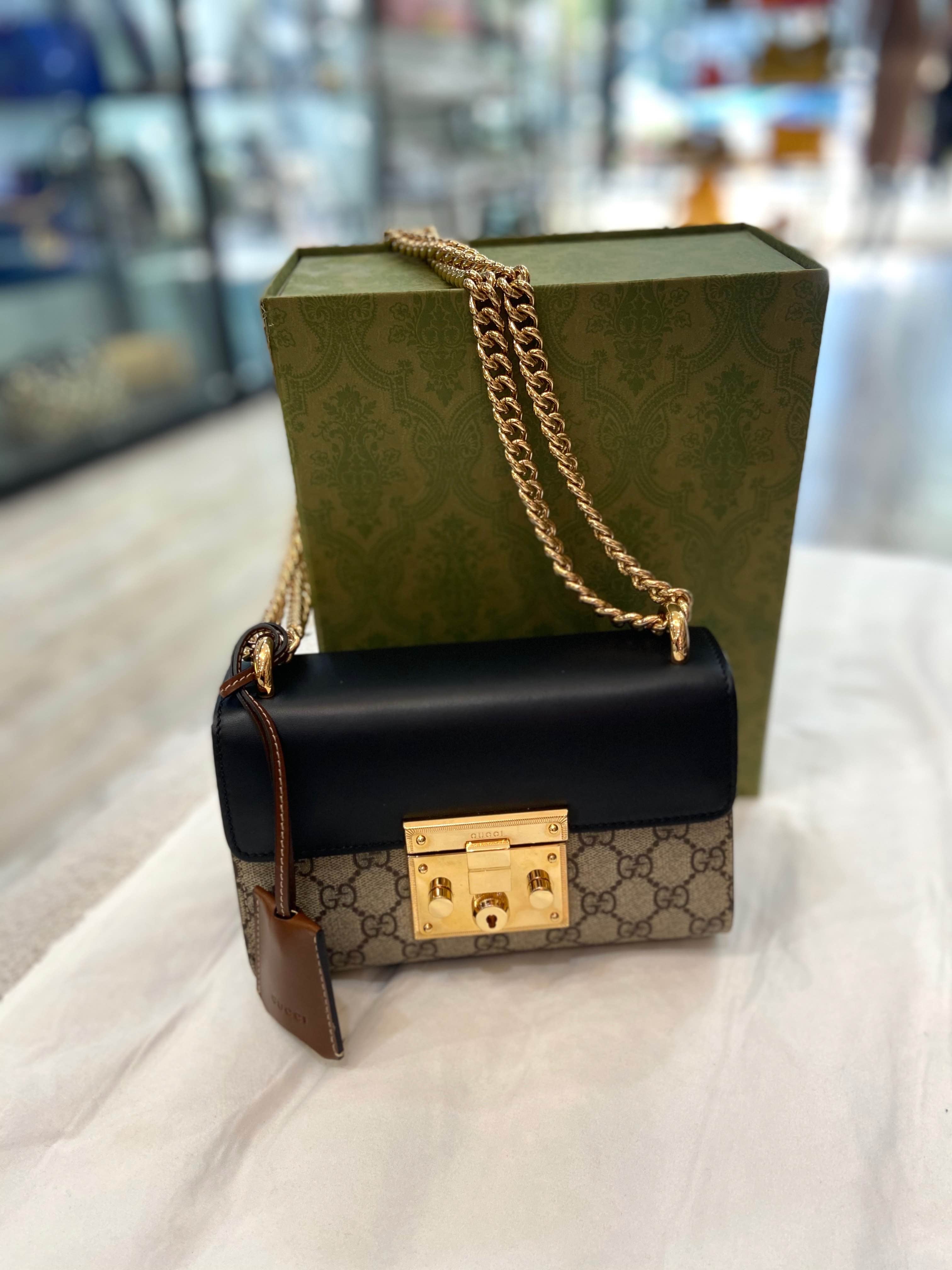 GUCCI GG SUPREME SMALL PADLOCK CHAIN BAG