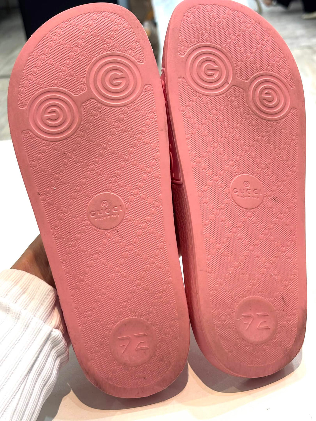 GUCCI PURSUIT GG LOGO POOL SLIDES