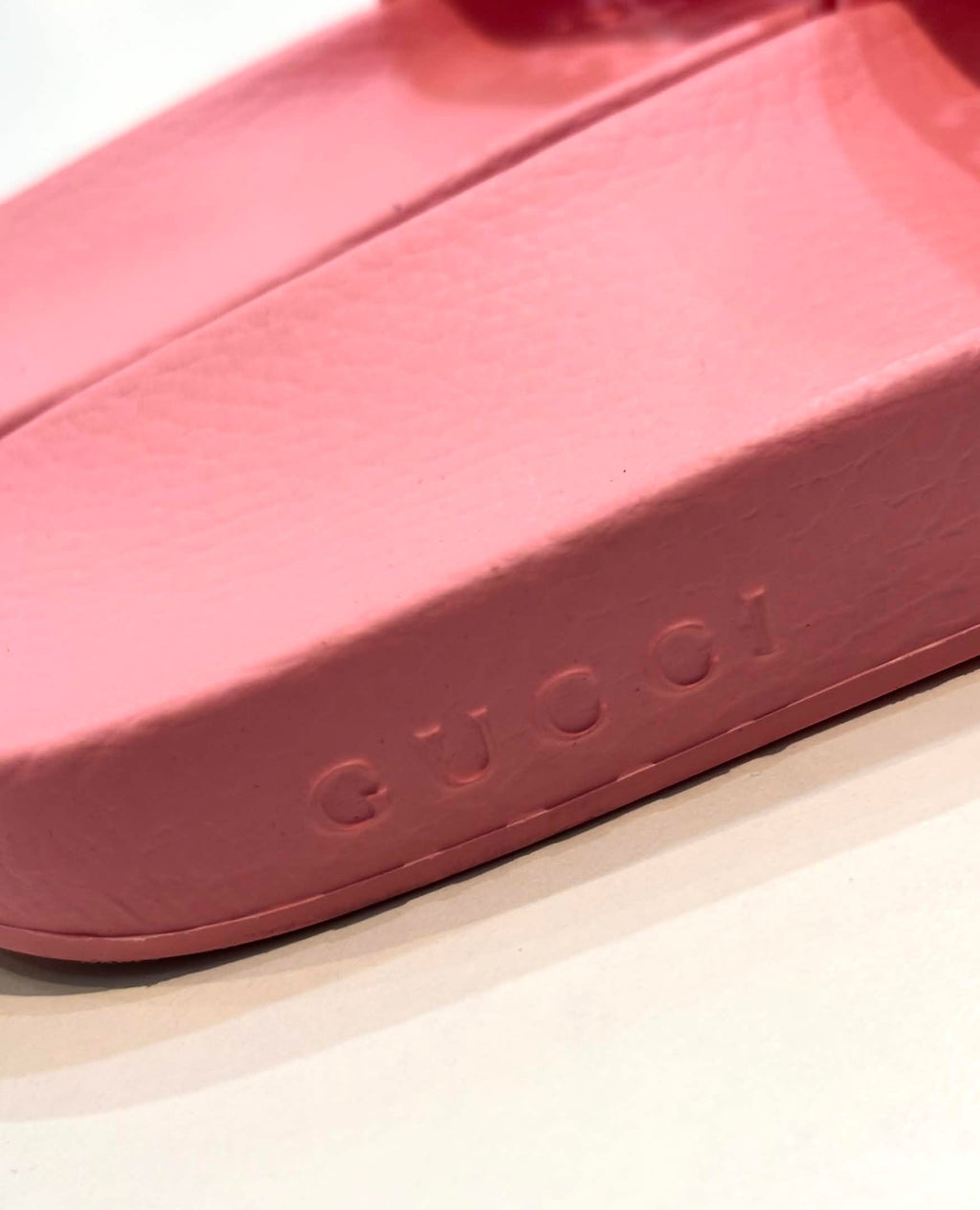 GUCCI PURSUIT GG LOGO POOL SLIDES