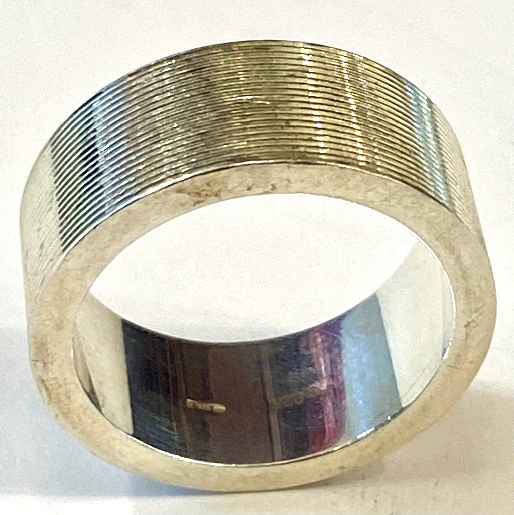 GUCCI STERLING SILVER GUCCI TRADEMARK WIDE BAND RING