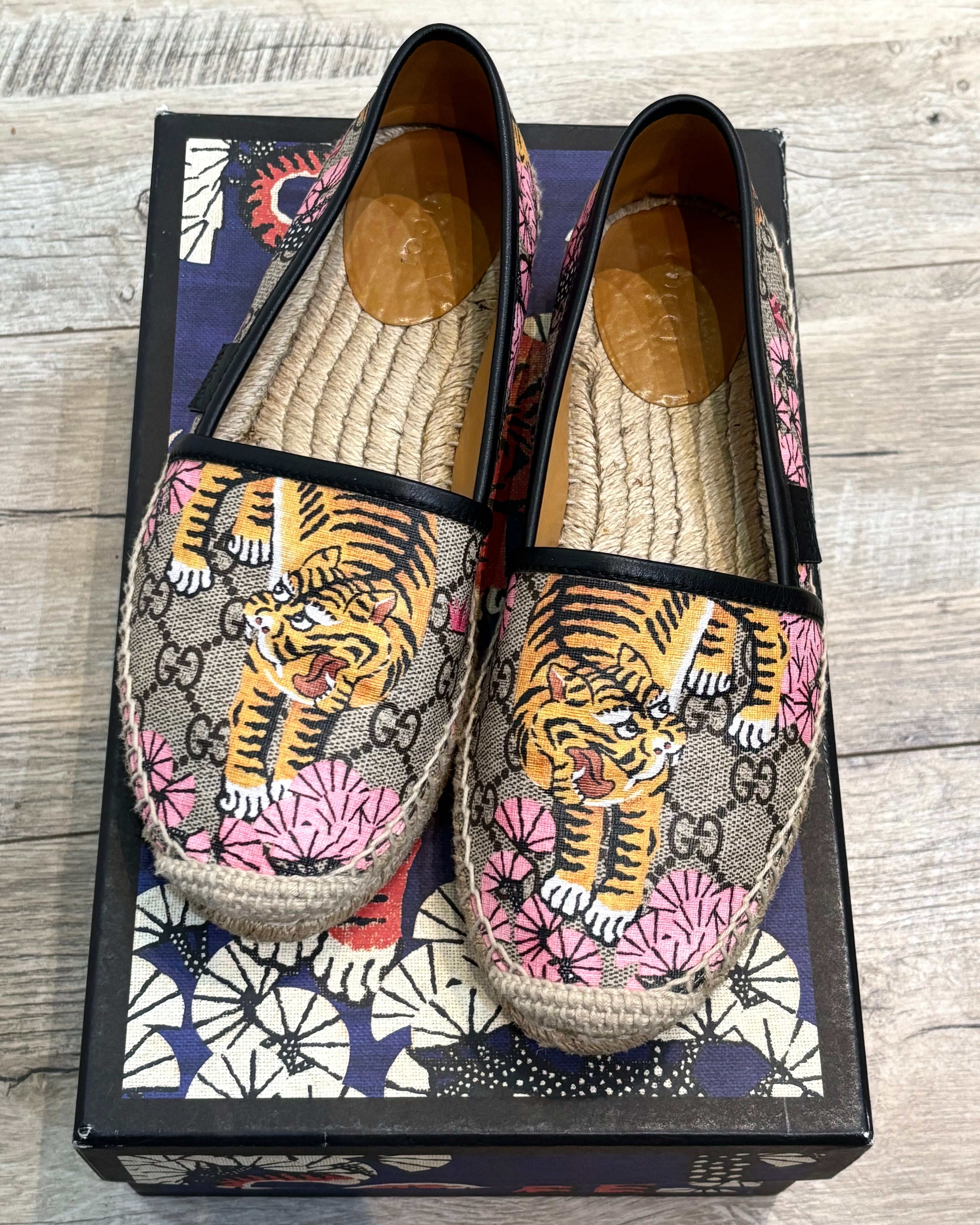 GUCCI BENGAL TIGER PRINTED SUPREME PILAR ESPADRILLES
