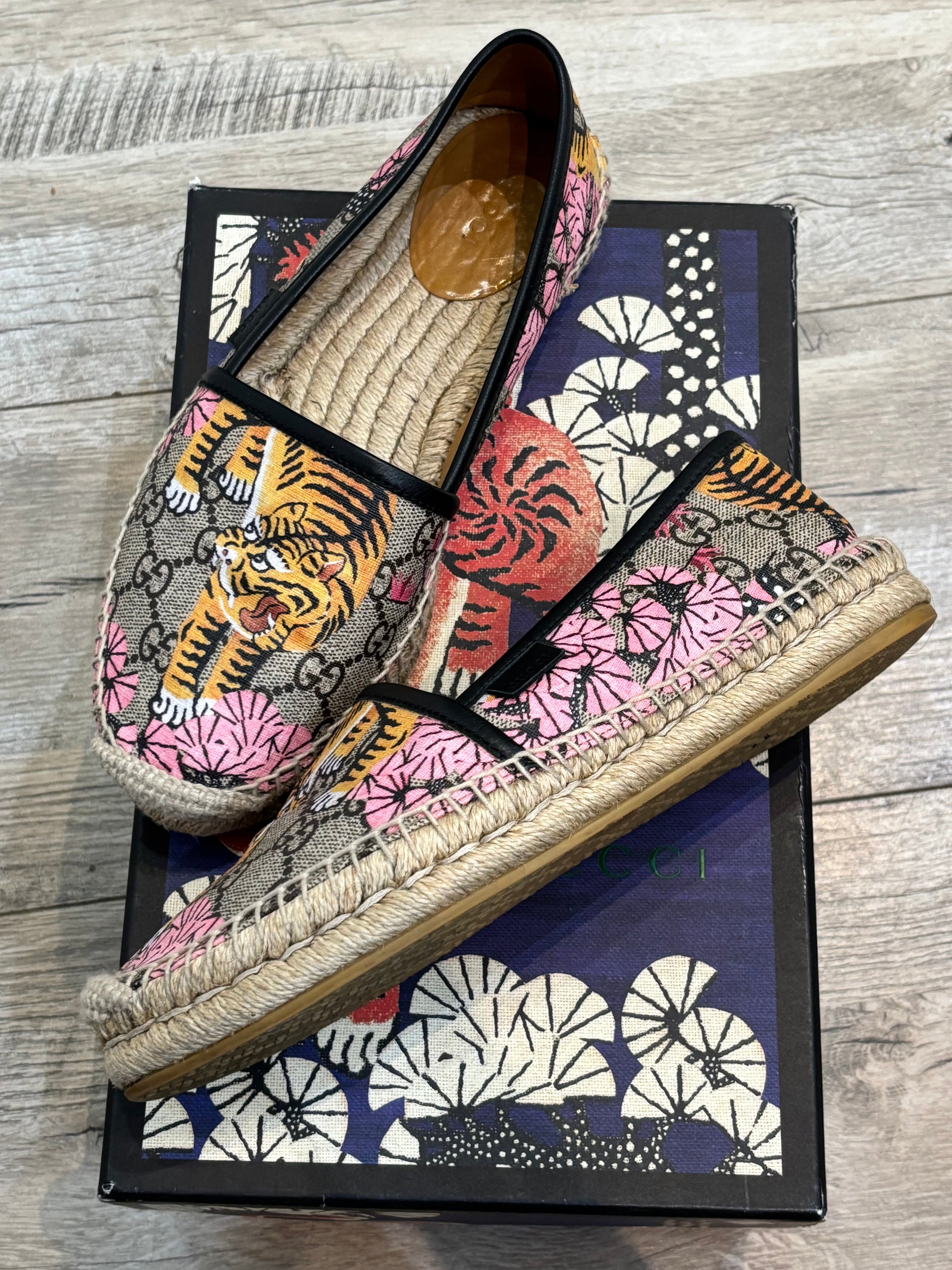 GUCCI BENGAL TIGER PRINTED SUPREME PILAR ESPADRILLES