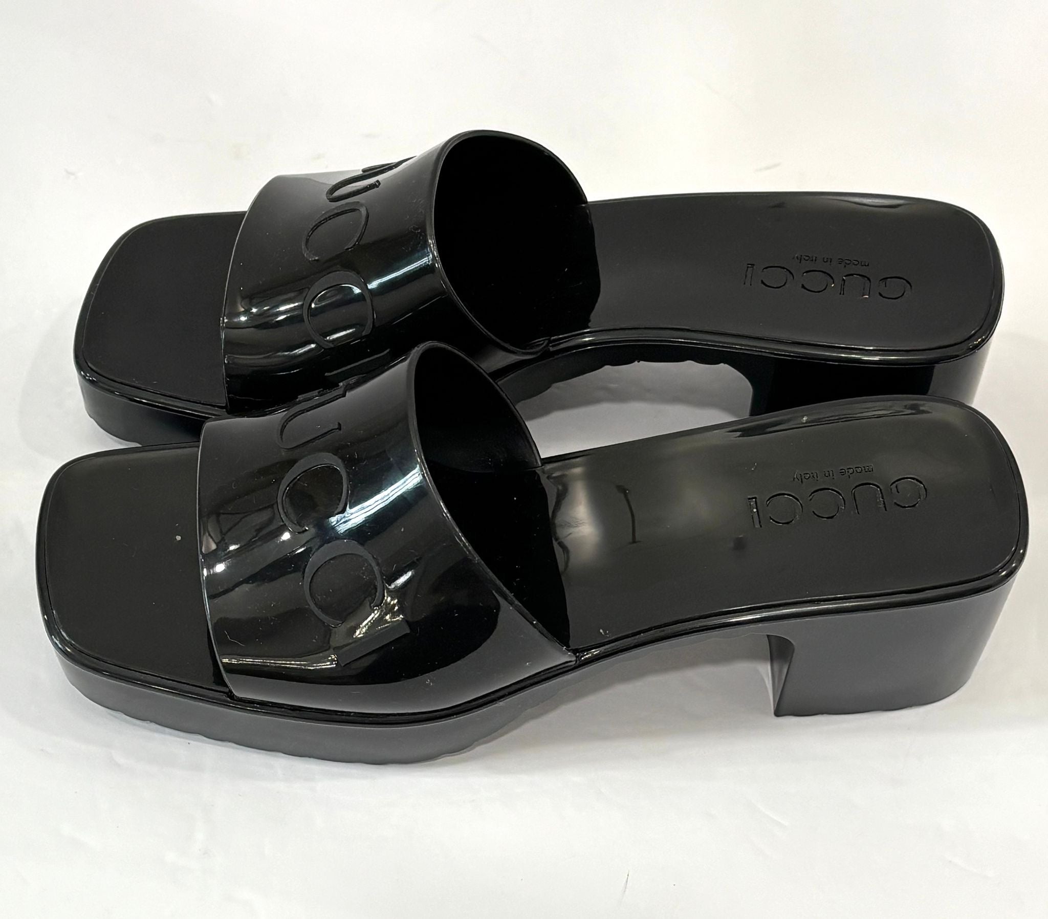 GUCCI EMBOSSED LOGO RUBBER PLATFORM SANDALS