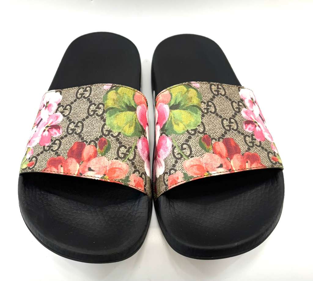 GUCCI GG SUPREME MONOGRAM BLOOMS POOL SLIDE MULES