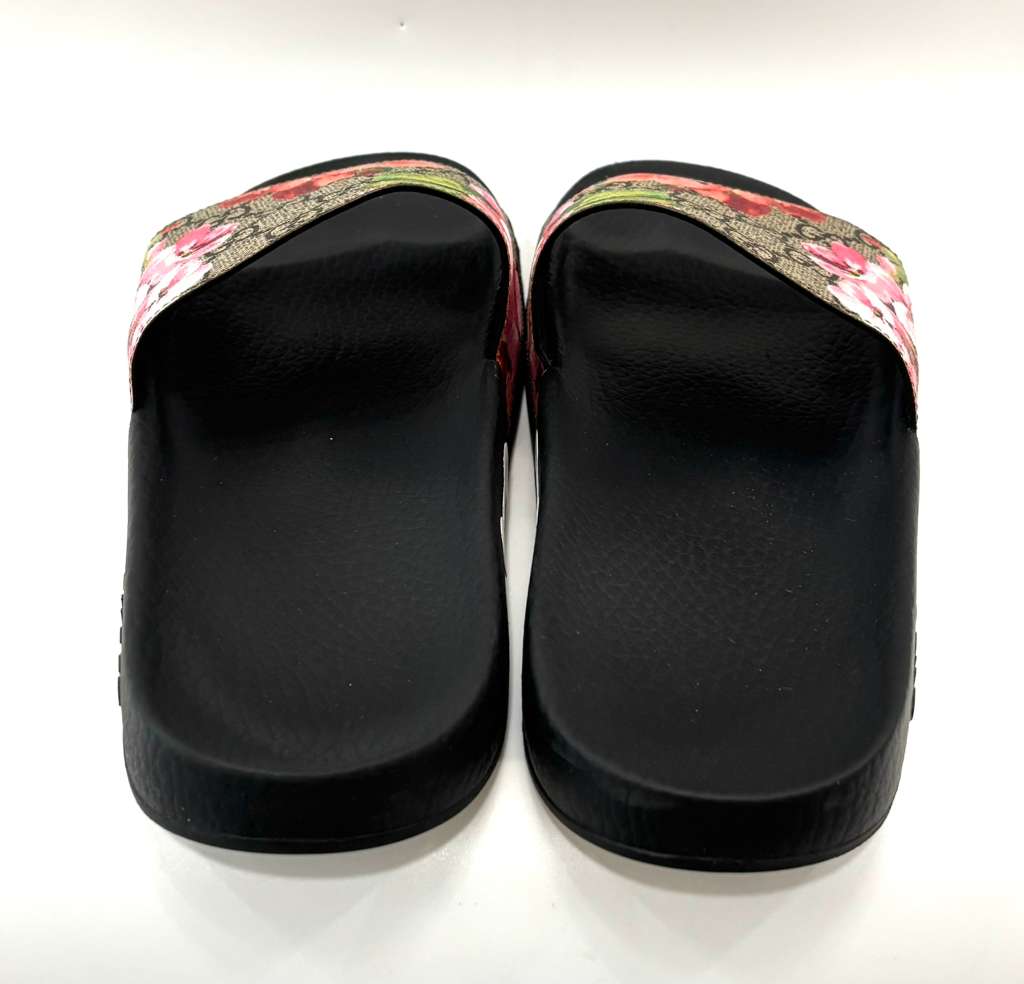 GUCCI GG SUPREME MONOGRAM BLOOMS POOL SLIDE MULES