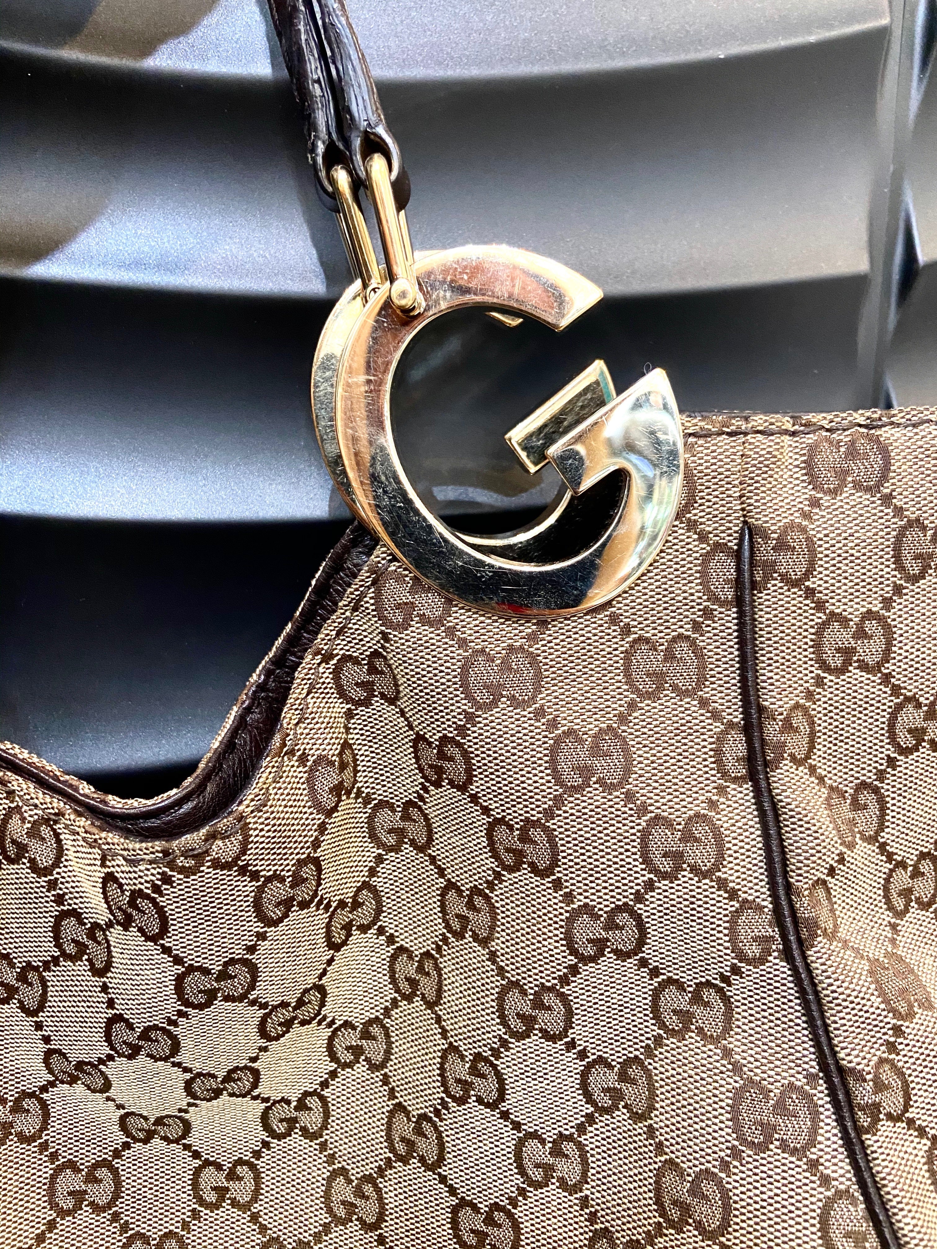 GUCCI GG SUPREME LARGE CHARLOTTE HOBO BAG