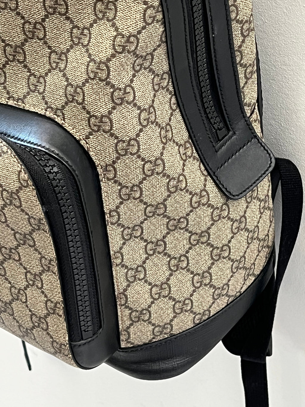 GUCCI GG SUPREME MONOGRAM MEDIUM EDEN DAY BACKPACK