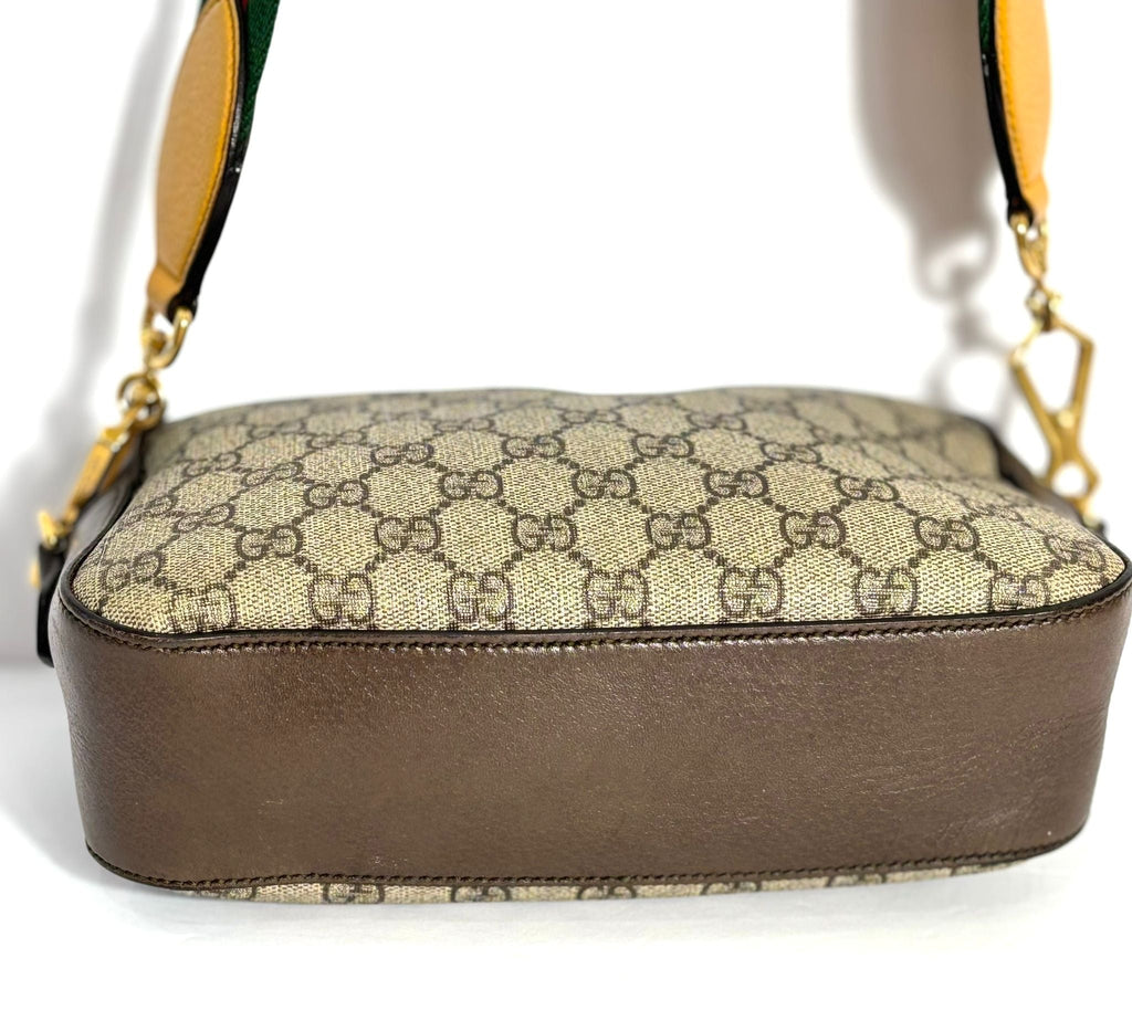 GUCCI NEO VINTAGE GG SUPREME CANVAS MESSENGER BAG