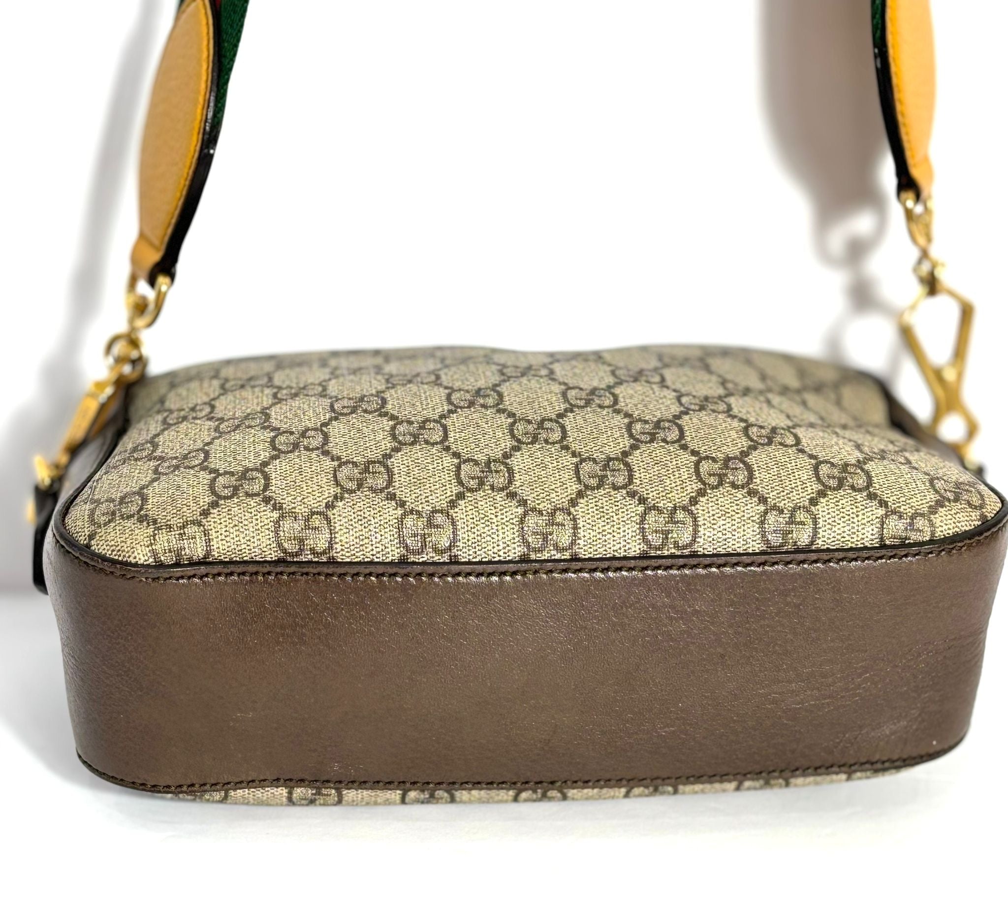 GUCCI NEO VINTAGE GG SUPREME CANVAS MESSENGER BAG