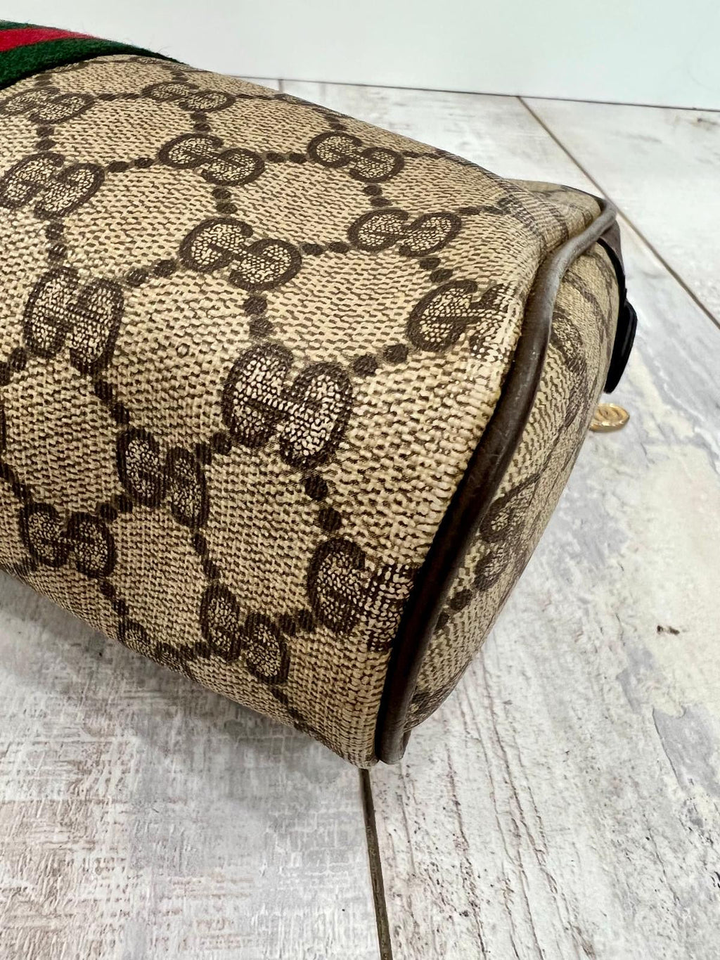 GUCCI GG SUPREME VINTAGE SHERRY LINE POUCH