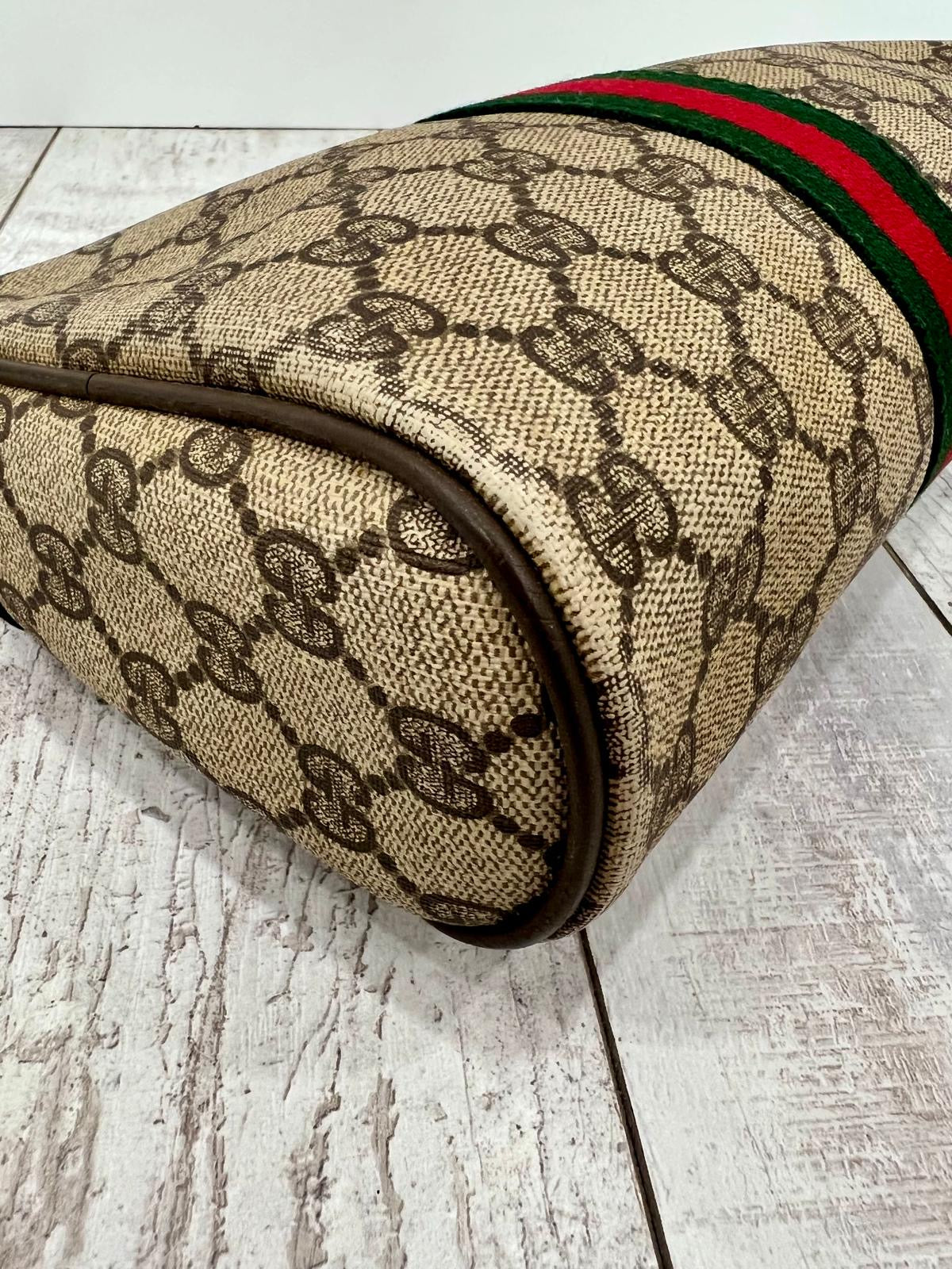 GUCCI GG SUPREME VINTAGE SHERRY LINE POUCH