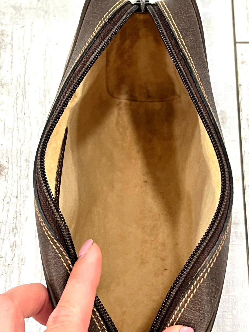 GUCCI GG SUPREME VINTAGE SHERRY LINE POUCH